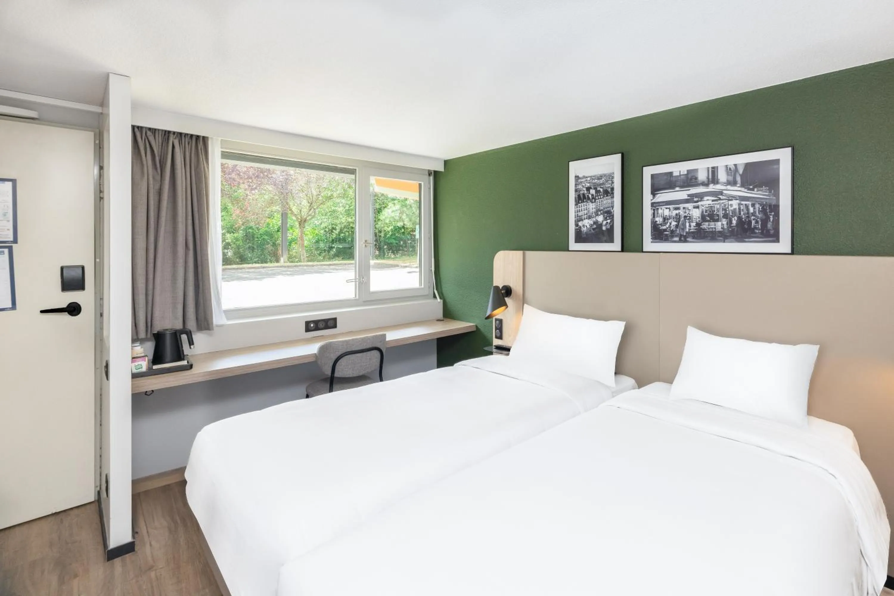 Standard Room 2 Single Beds in Campanile NATURE Les Ulis
