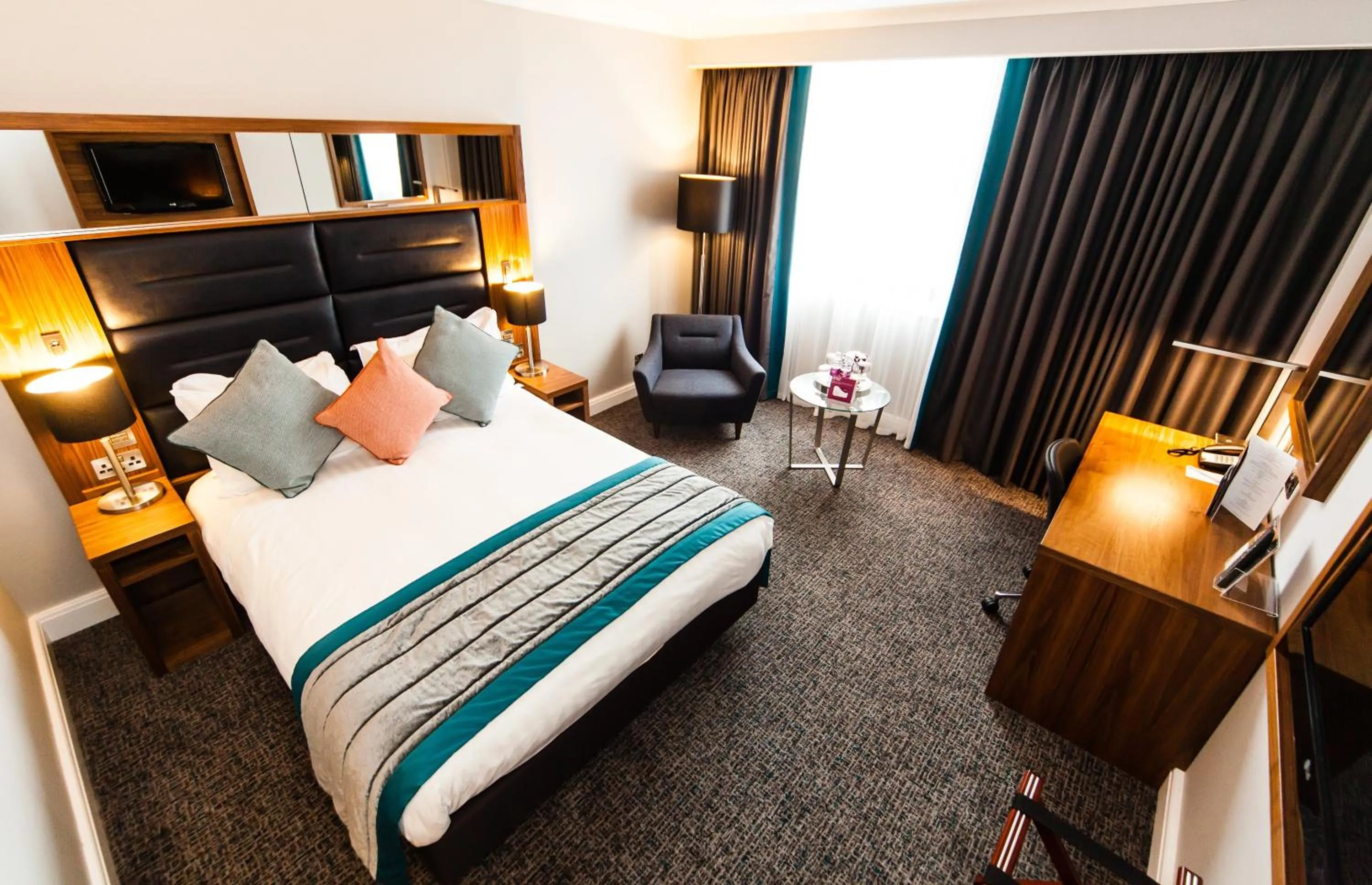 Standard Queen Room in Crowne Plaza Leeds by IHG