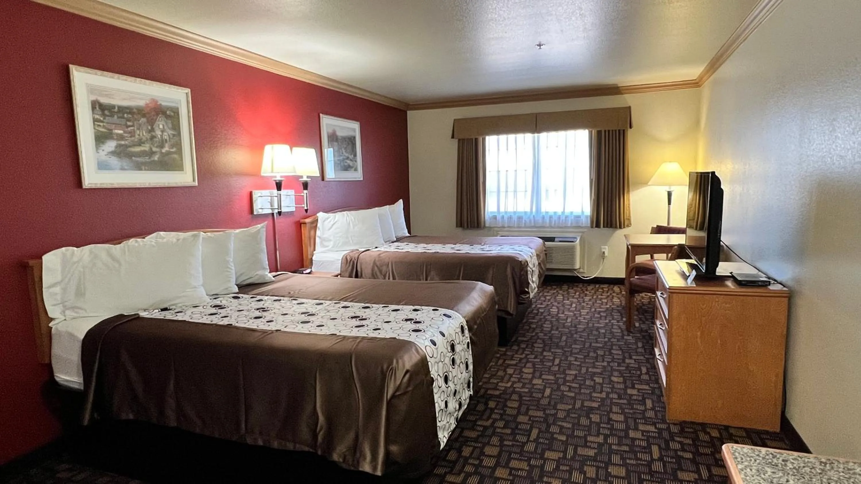 Queen Room with Two Queen Beds in Velkommen Inn