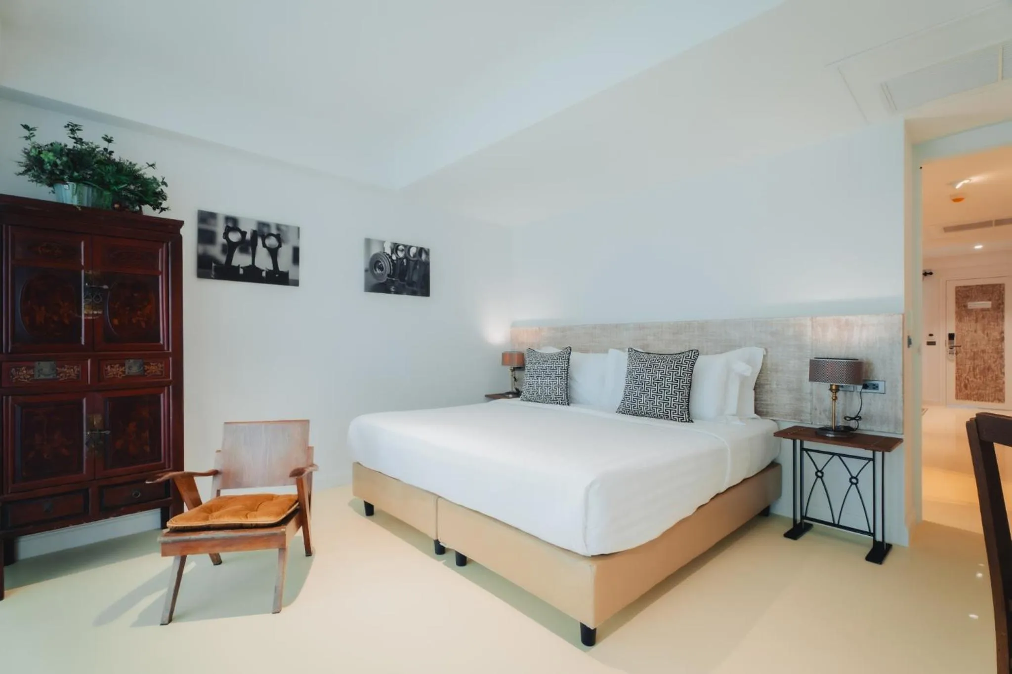 King Suite with Balcony in Xinlor House - Phuket Old Town