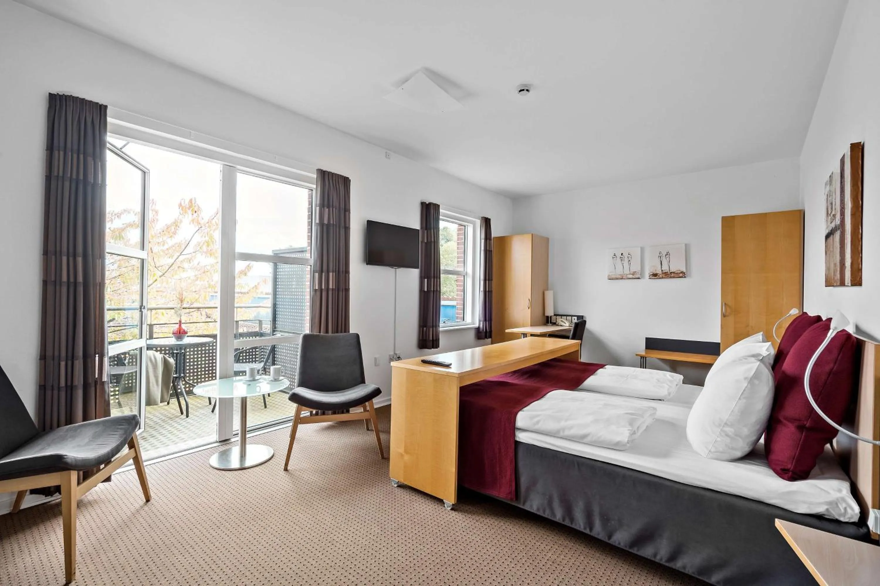 Junior Suite with King Bed and Whirlpool - Balcony/Non-Smoking in Best Western Hotel Hillerød