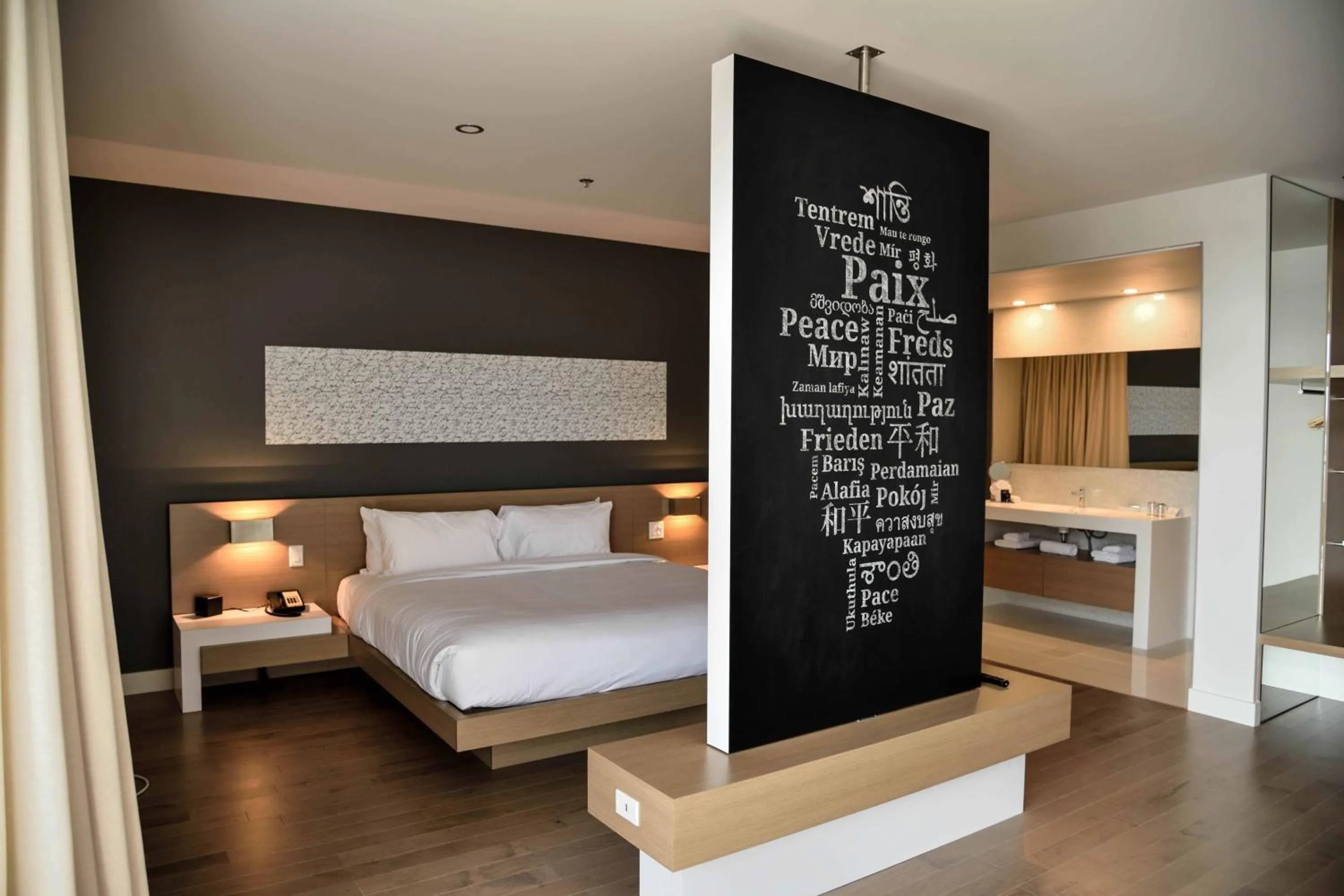 Junior Suite with Balcony in La Cache du Lac Champlain