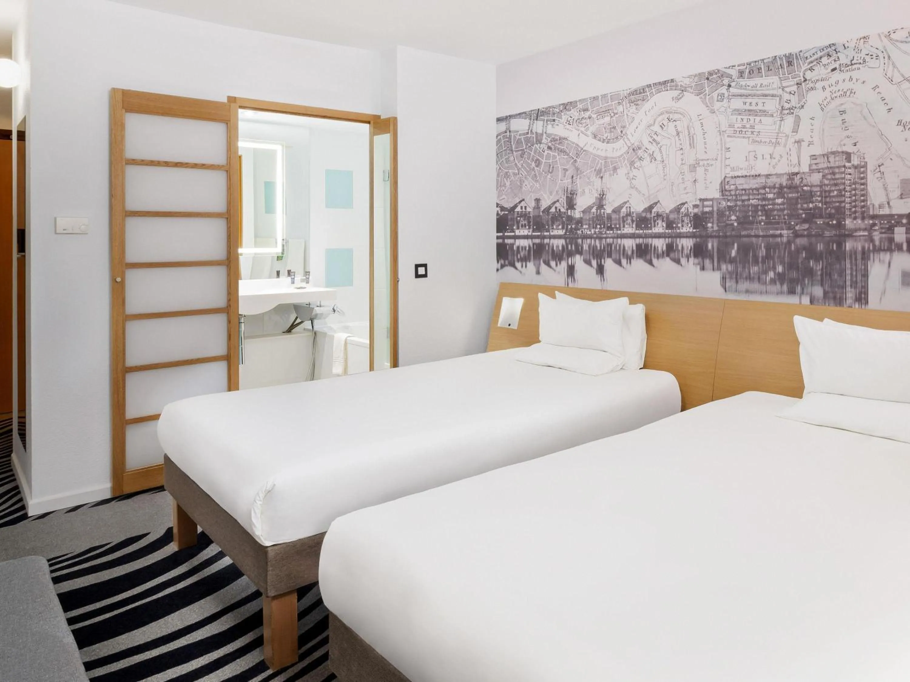 Standard Double Room with Two Single Beds in Novotel London Excel