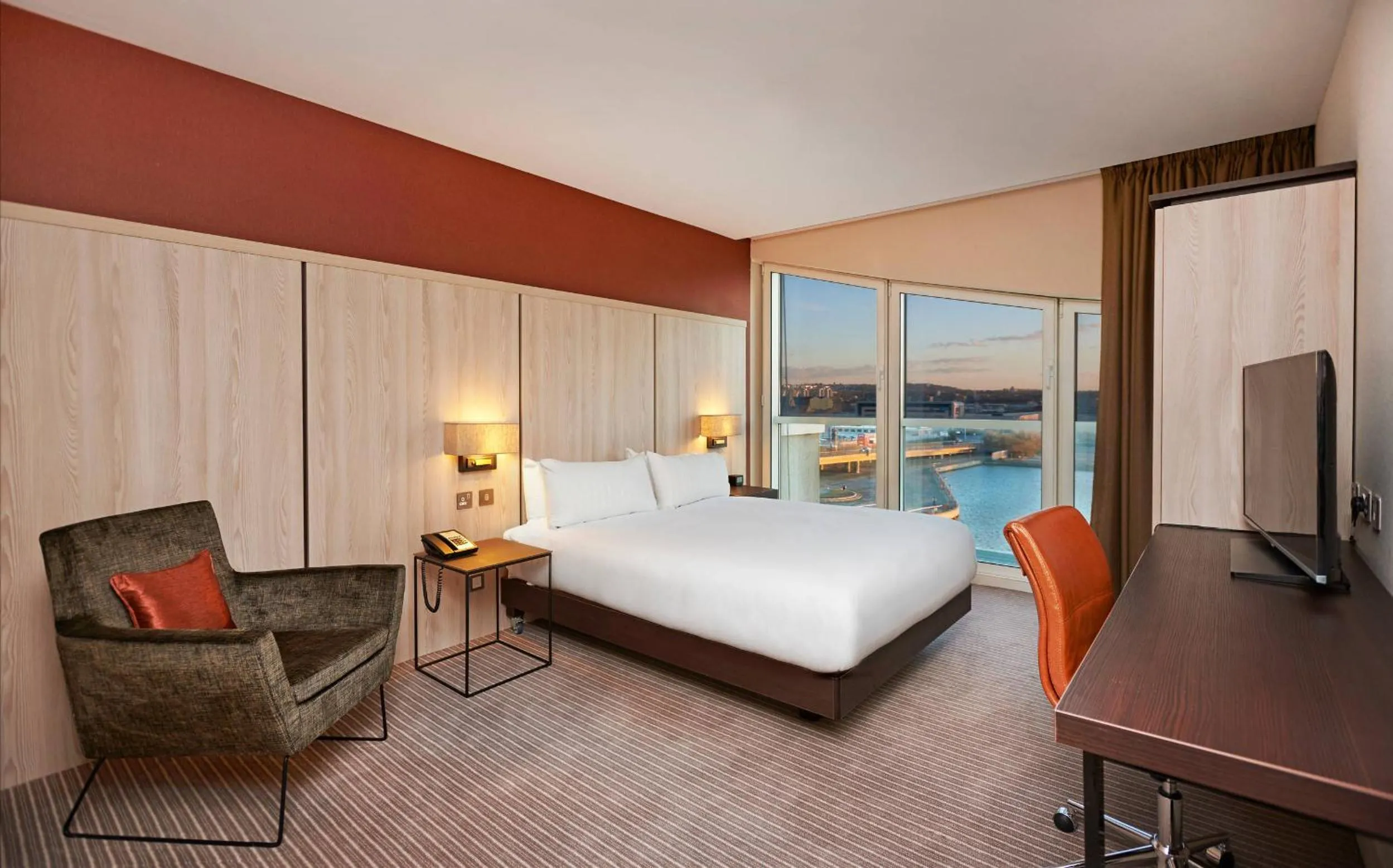 Deluxe King Room with View in DoubleTree By Hilton London Excel