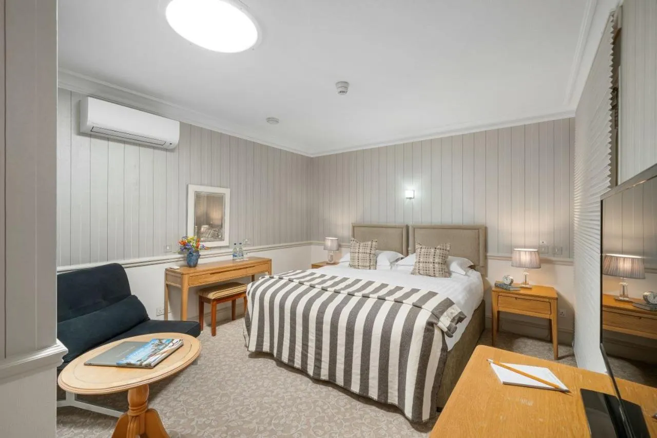 Executive Sun Pipe Double Room in Watersmeet Hotel