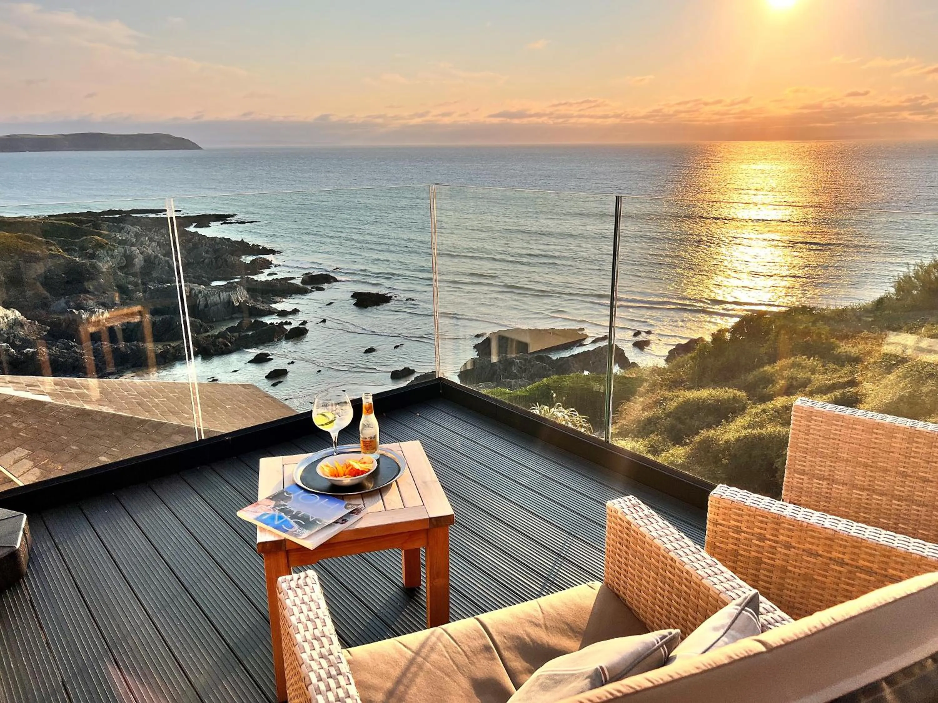 King Room with Balcony in Watersmeet Hotel