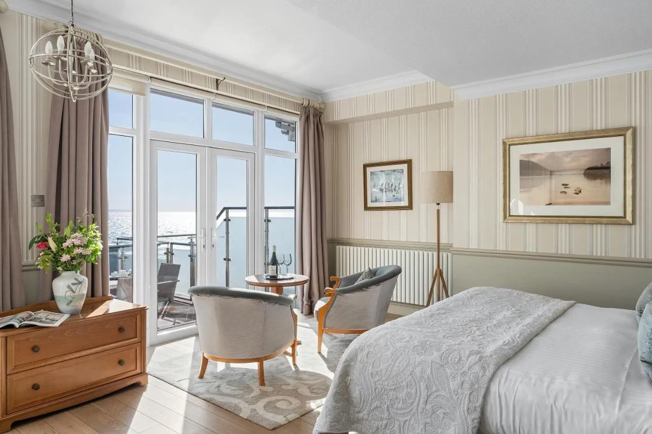 Deluxe Double or Twin Room with Terrace in Watersmeet Hotel