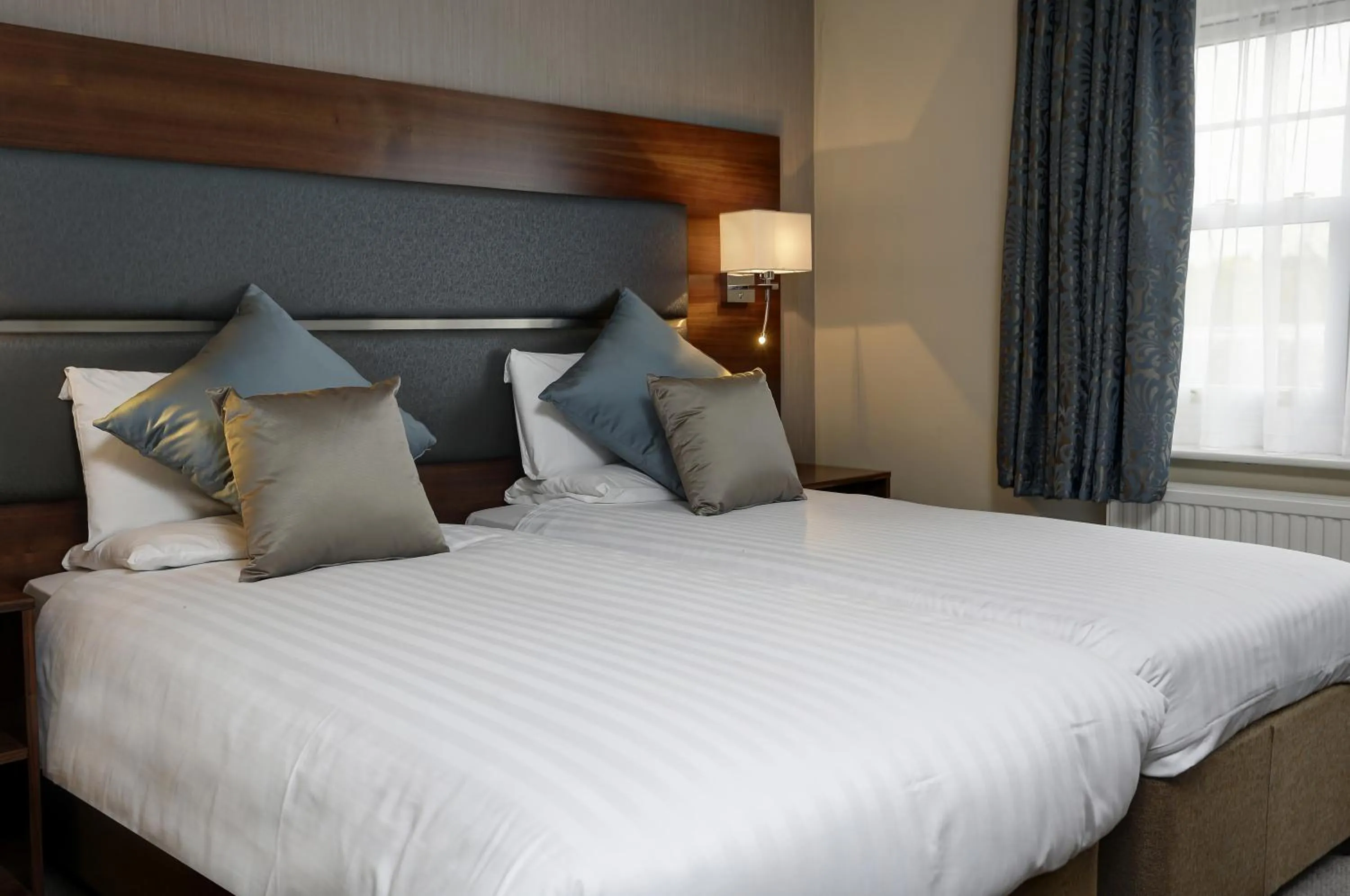 Executive Twin Room in Best Western Chilworth Manor Hotel