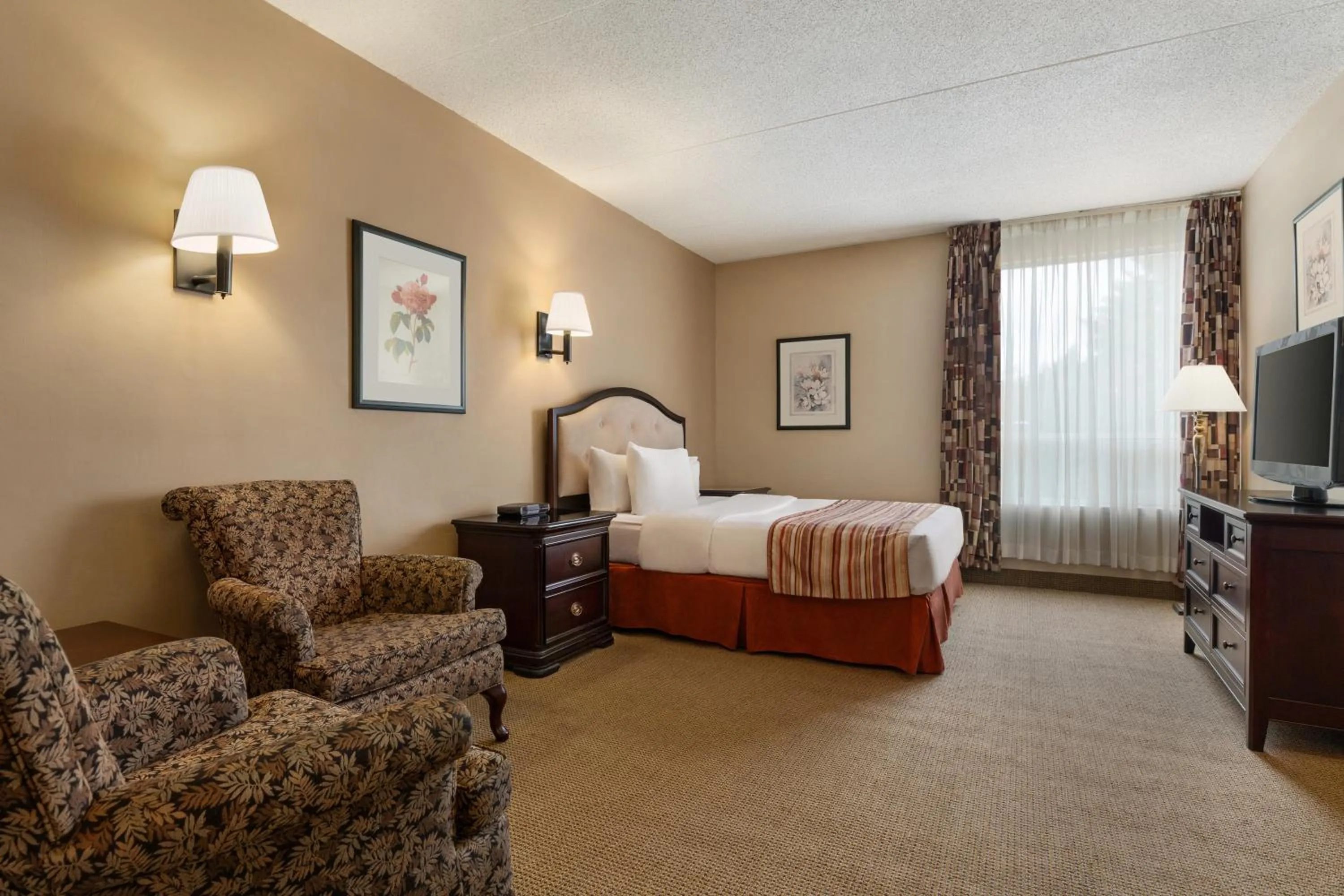 Queen Room - Pet Friendly/Non-Smoking in Ramada by Wyndham Fredericton