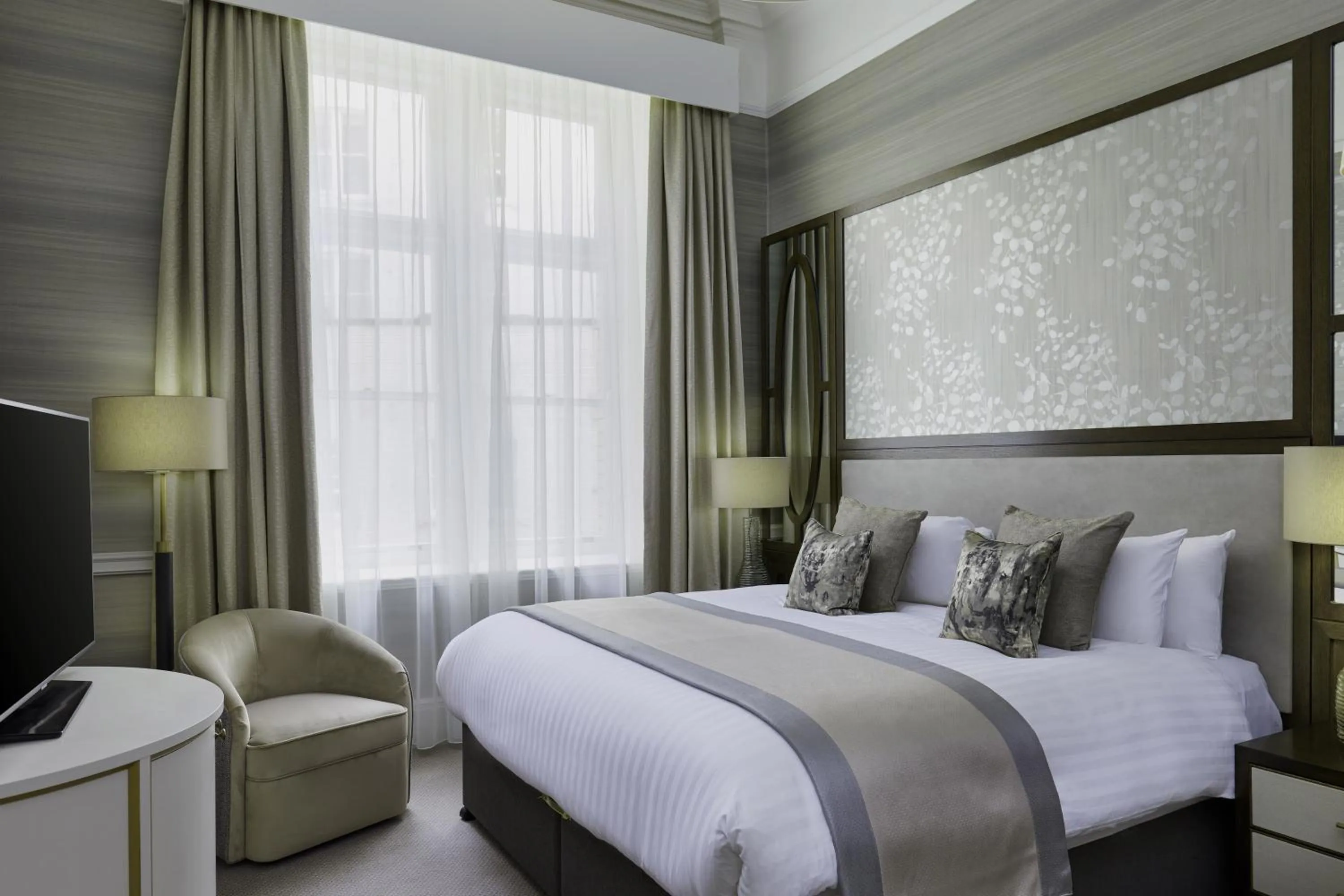 Superior King Room in The Midland