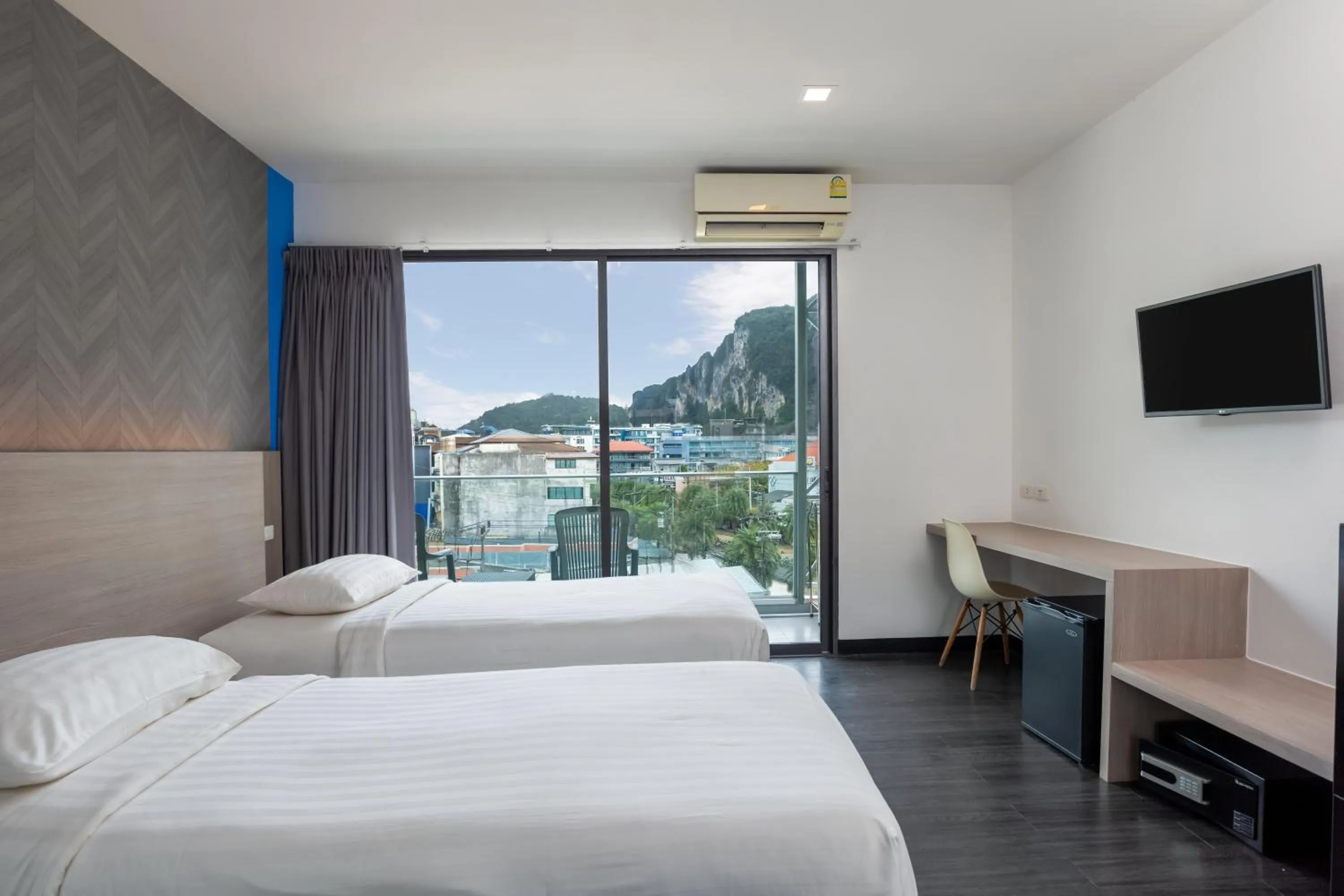 Deluxe Double Room with Sea View in Wake Up Aonang Hotel