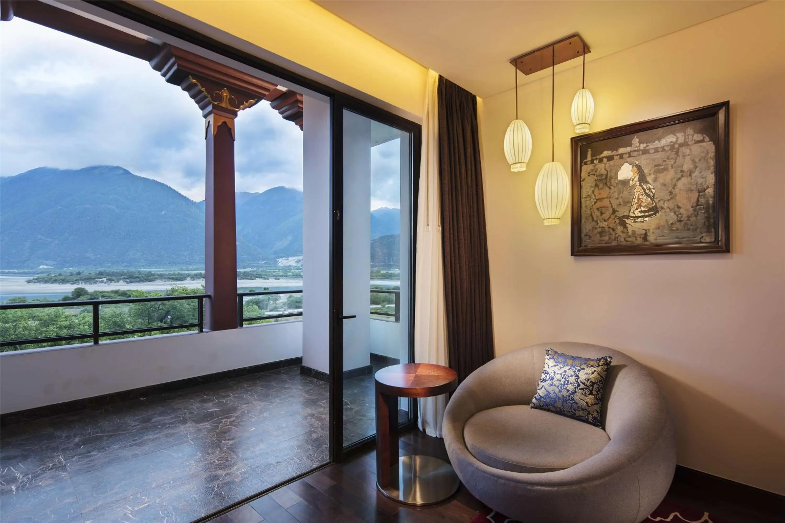 One-Bedroom Deluxe Suite in Hilton Linzhi Resort