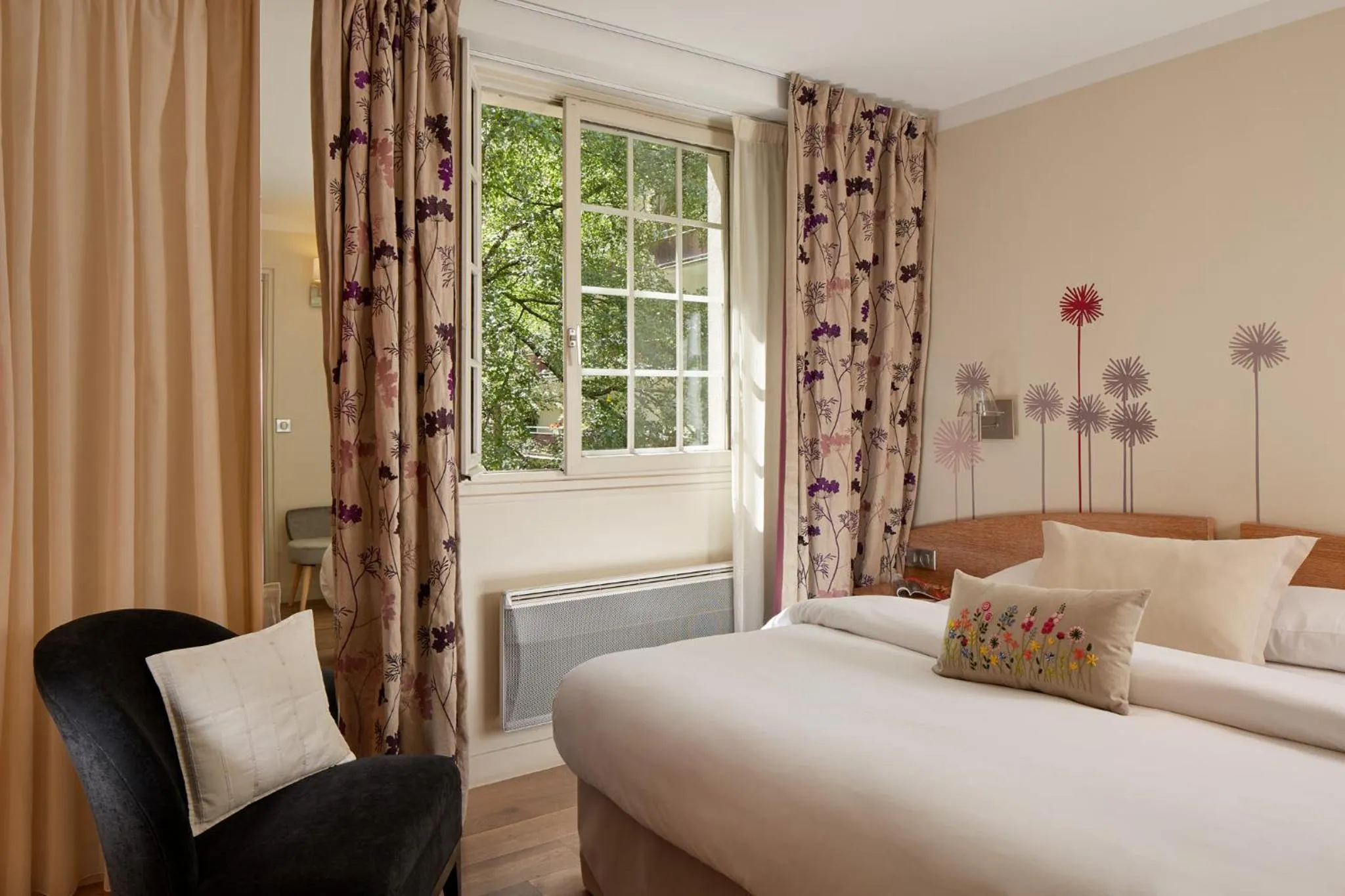 Comfort Double Room in Le Vert Galant - Auberge Etchegorry
