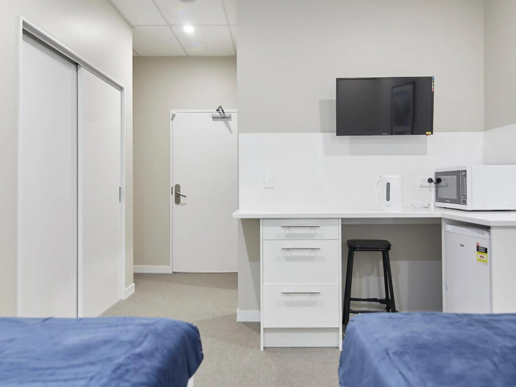 Twin Room with Private Bathroom in Three Palms Lodge