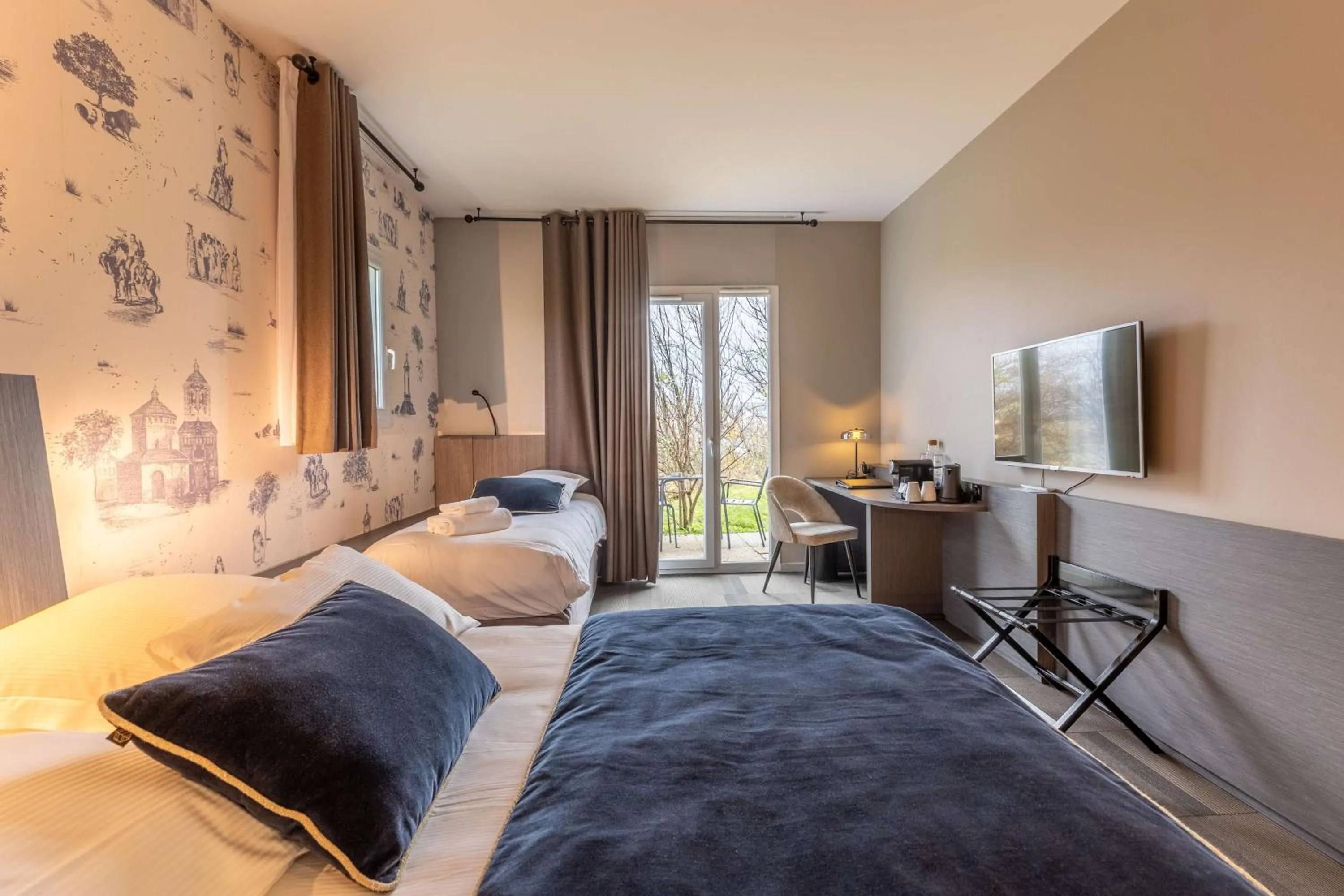 Family Queen Room in Best Western Plus Hôtel Gergovie