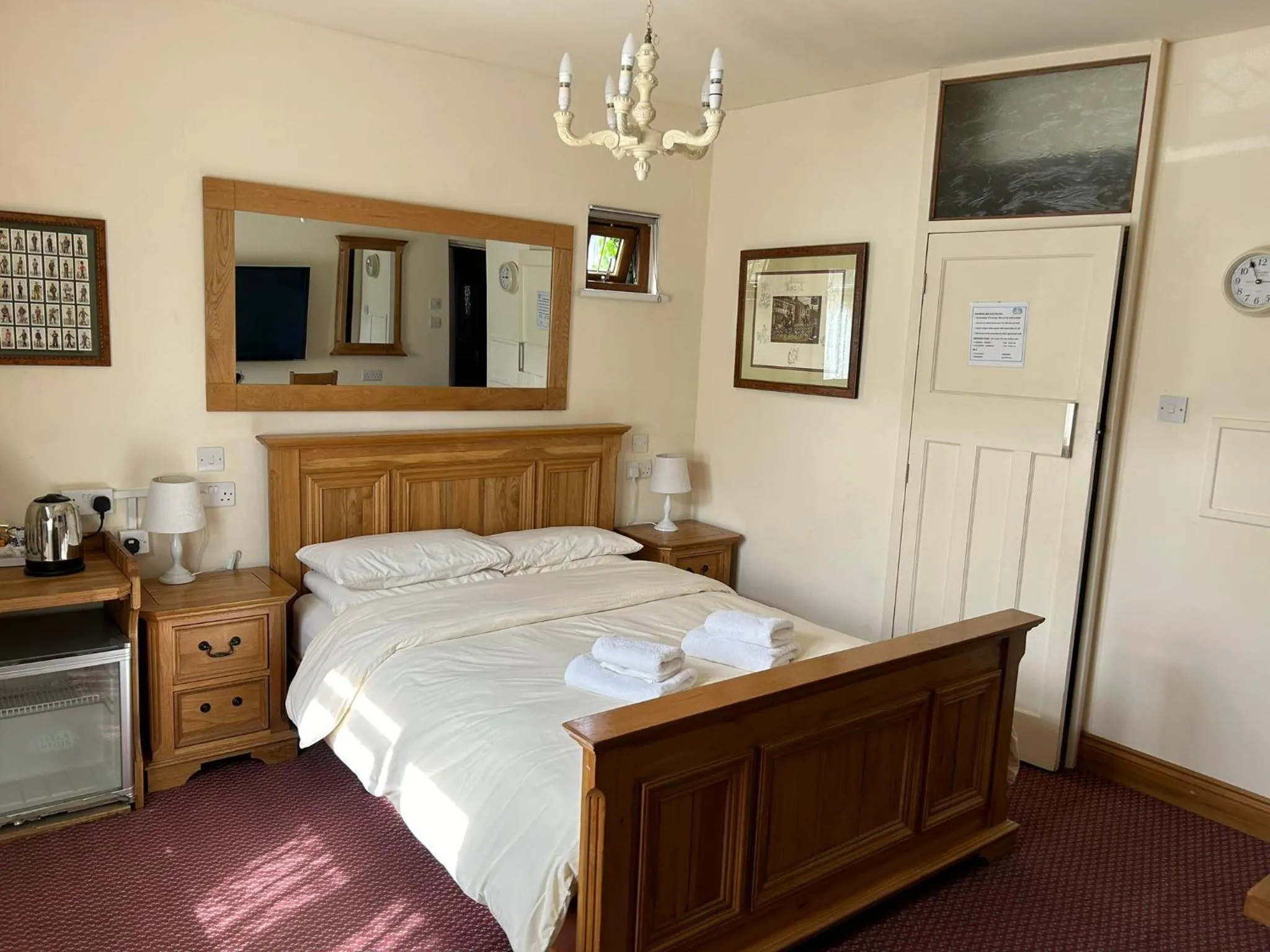 Deluxe King Room in Oakwood Bed and Breakfast Heathrow