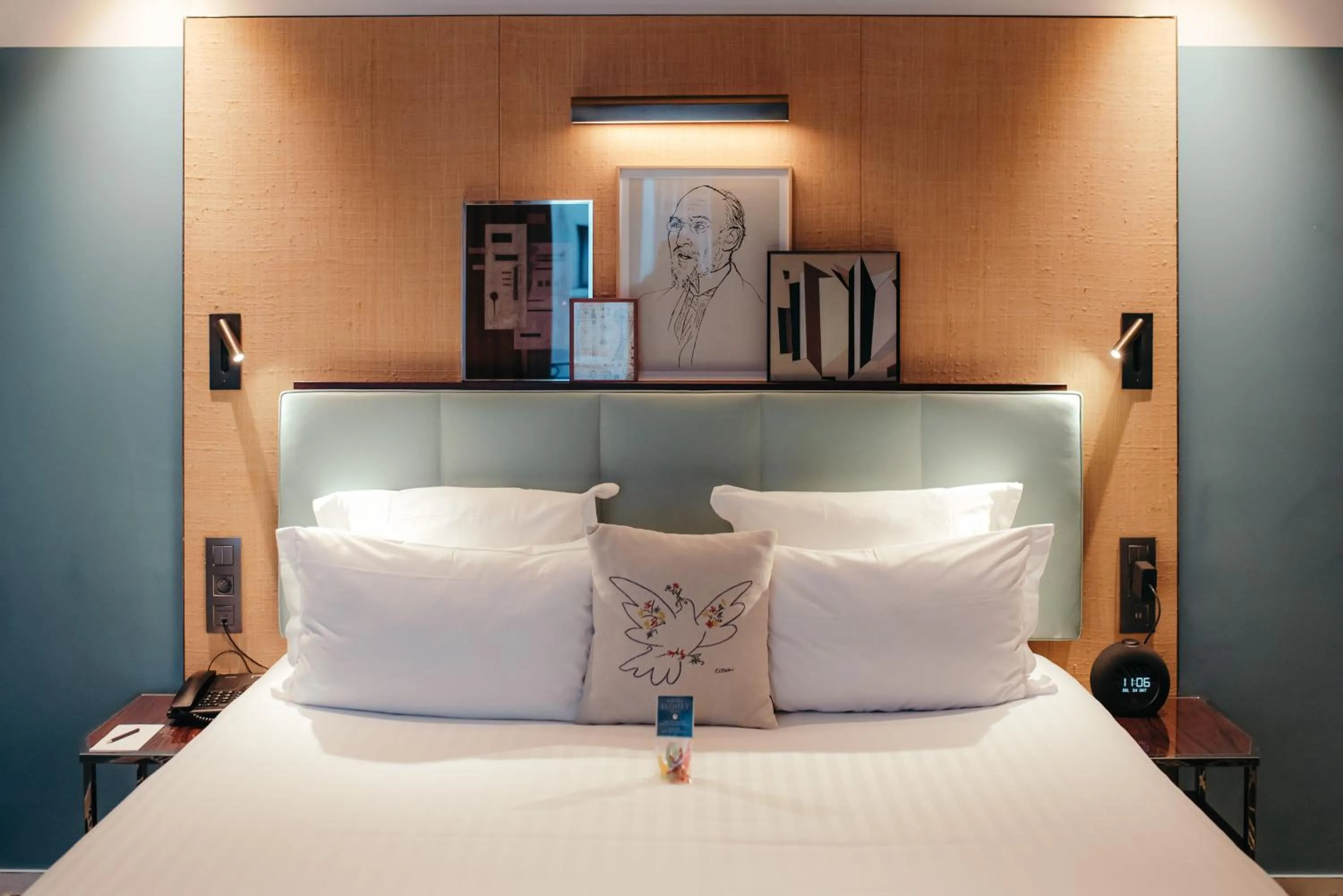 Junior Suite with Pool Access in Hotel Eiffel Blomet