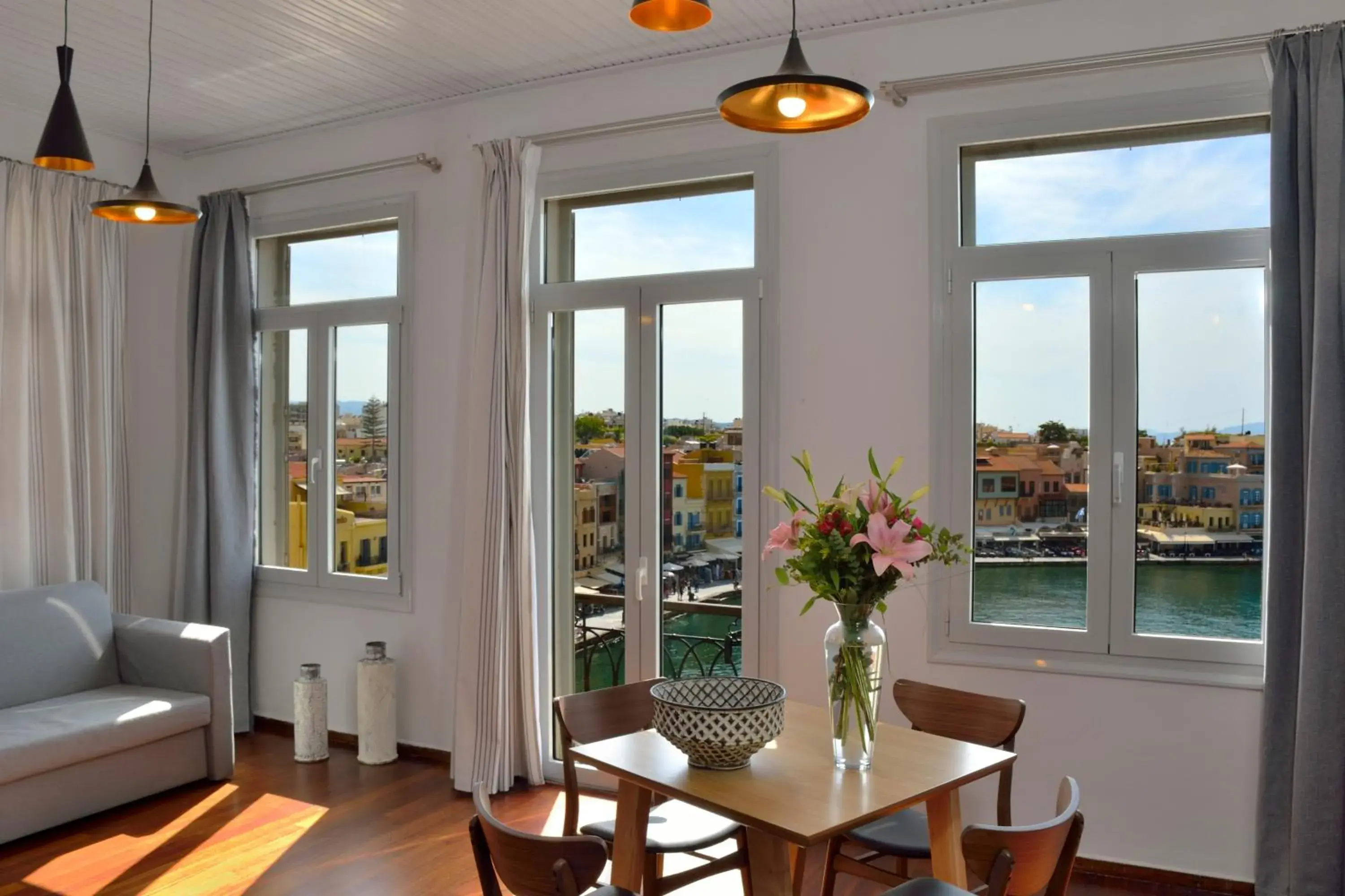 Elia Estia Elia Estia