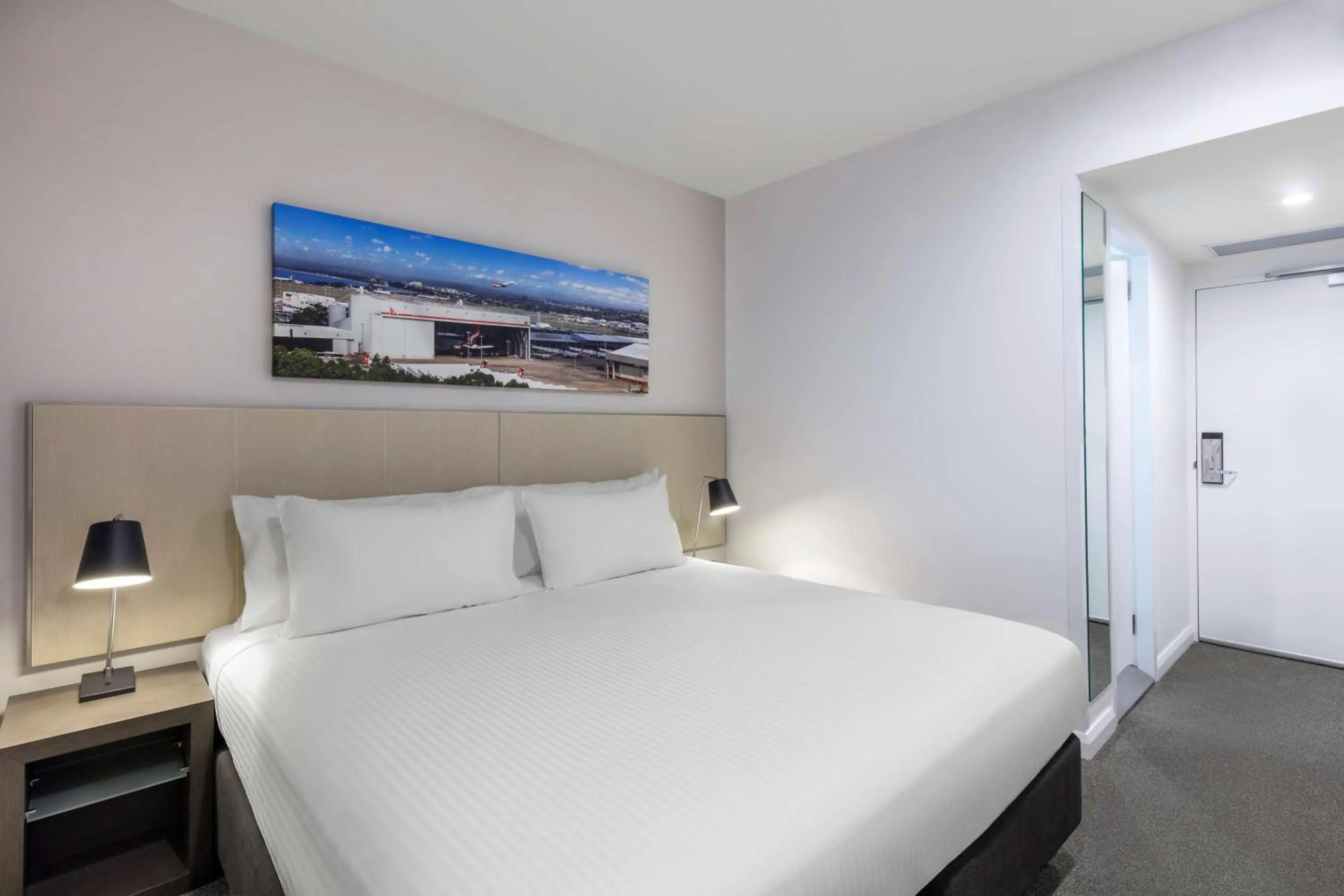 King Room - single occupancy in Travelodge Hotel Sydney Airport