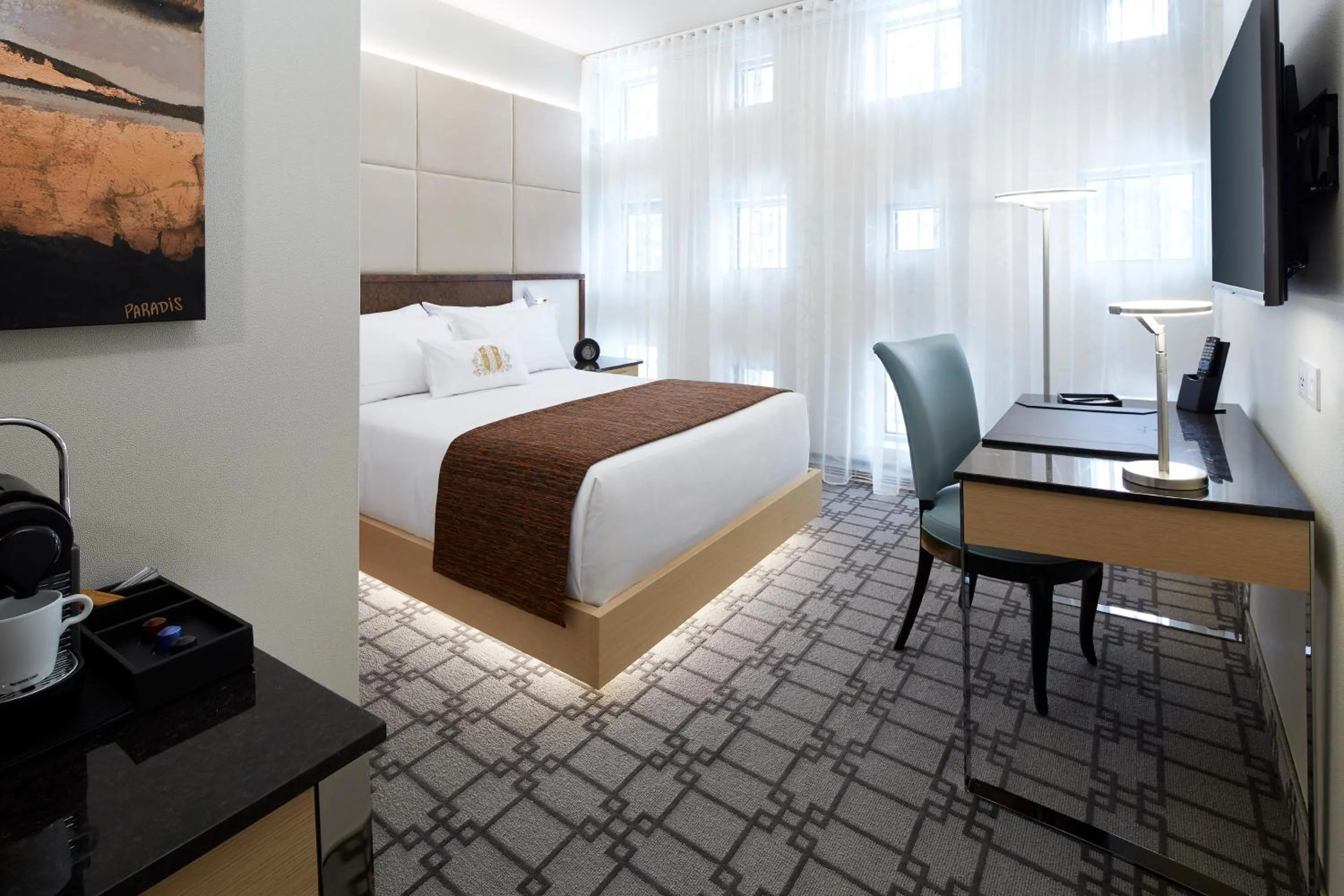 Premium Queen Room in Le Mount Stephen