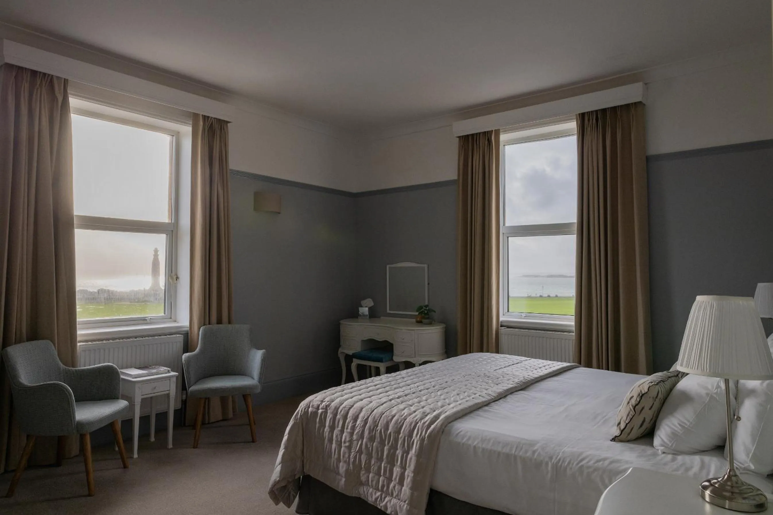 Large Double Room with Sea View in The Queens Hotel