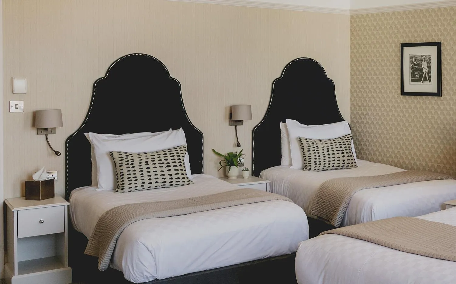 Superior Twin Room in The Queens Hotel