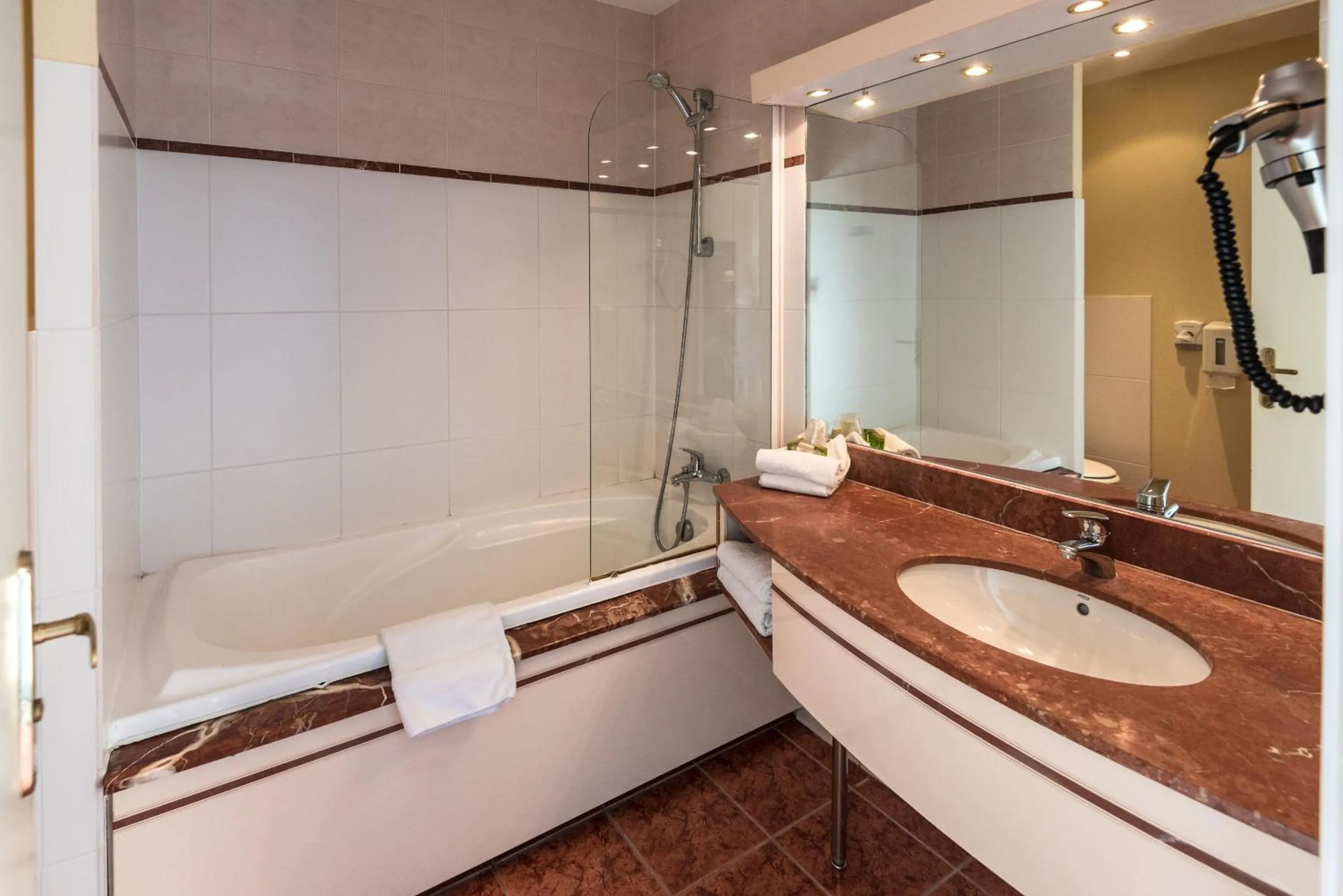 Twin Room in Logis L'Abreuvoir