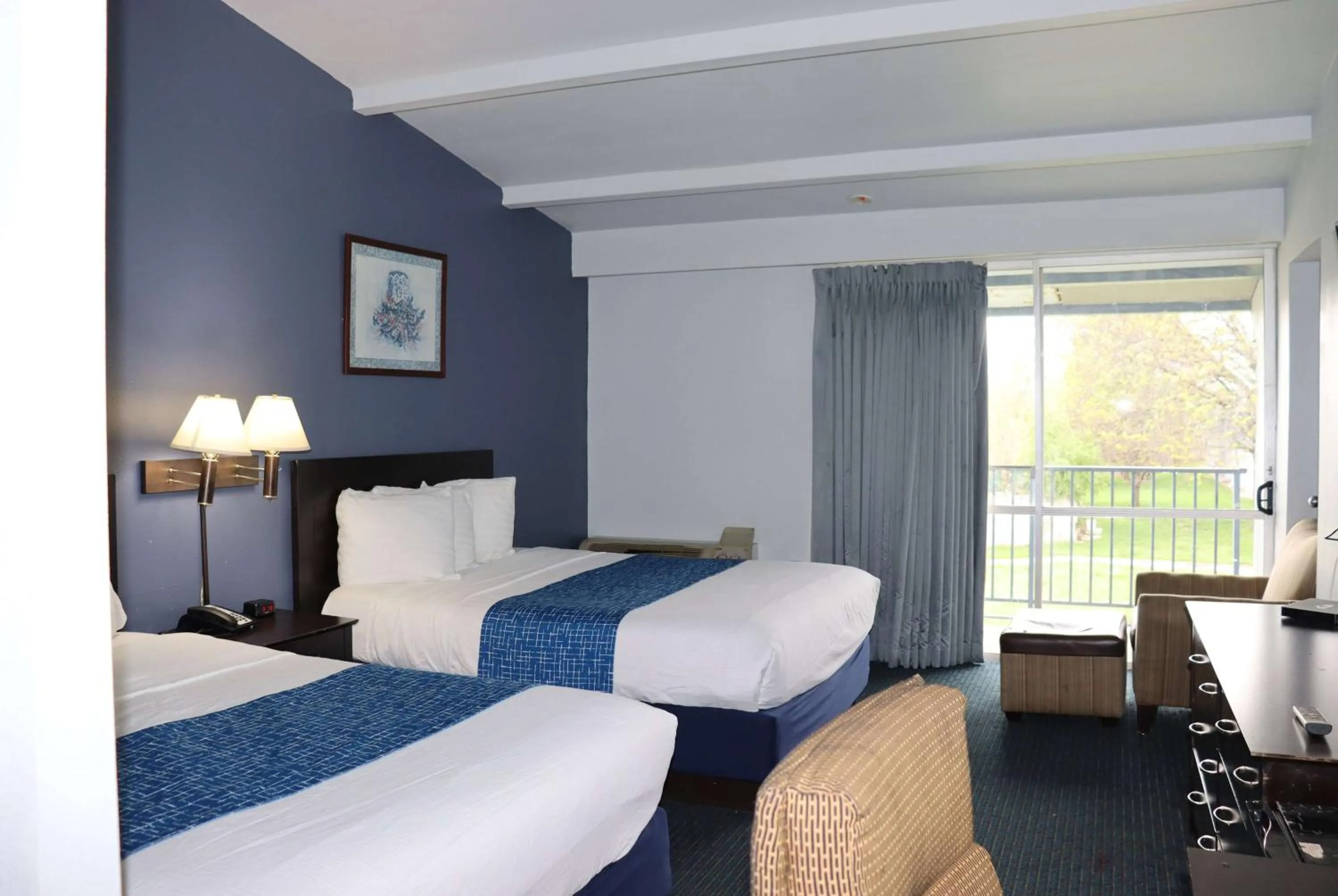 Queen Room with Two Queen Beds - Pet Friendly/Non-Smoking in Travelodge by Wyndham Milwaukee