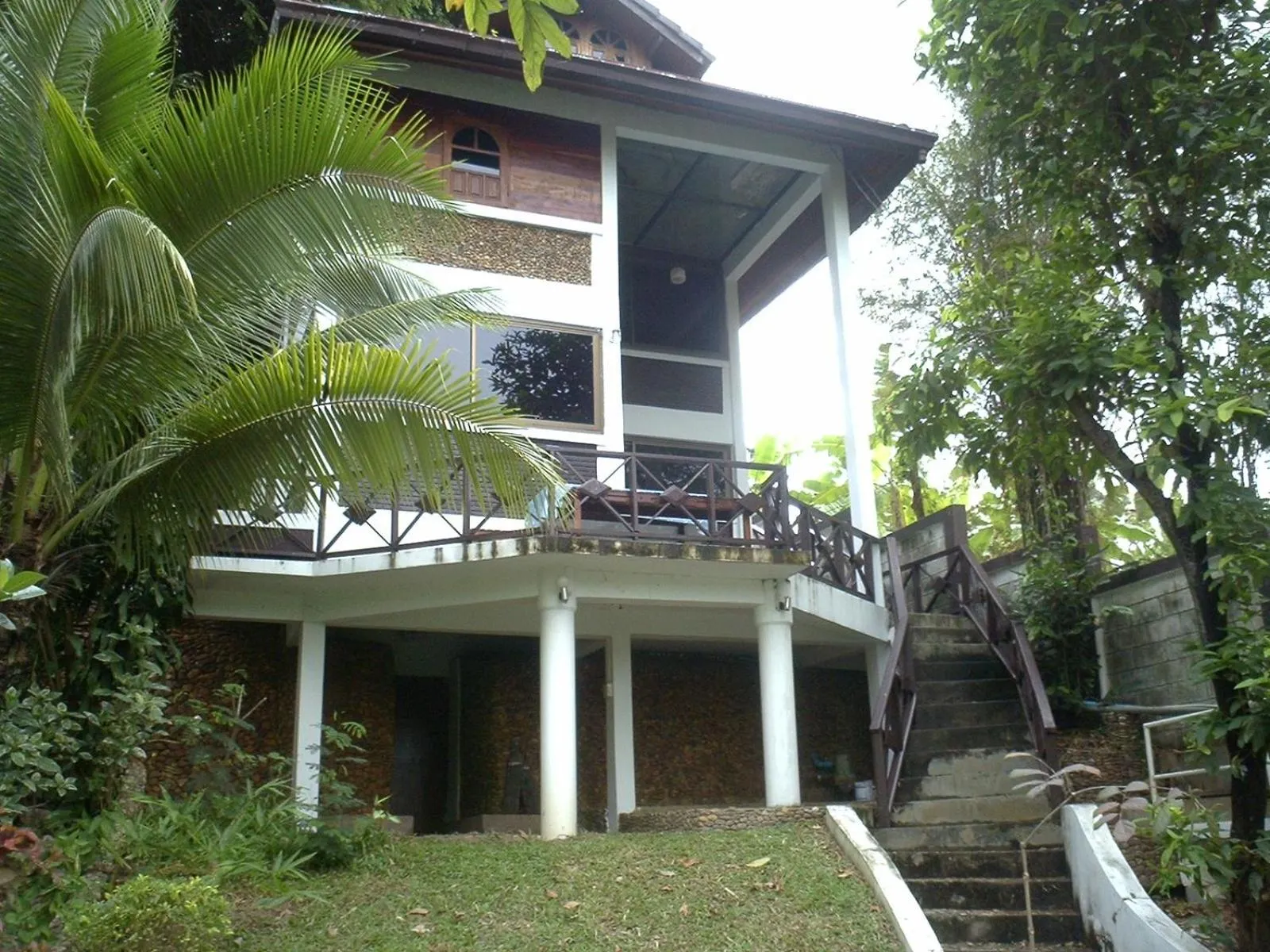 Three-Bedroom House in Ratmanee House
