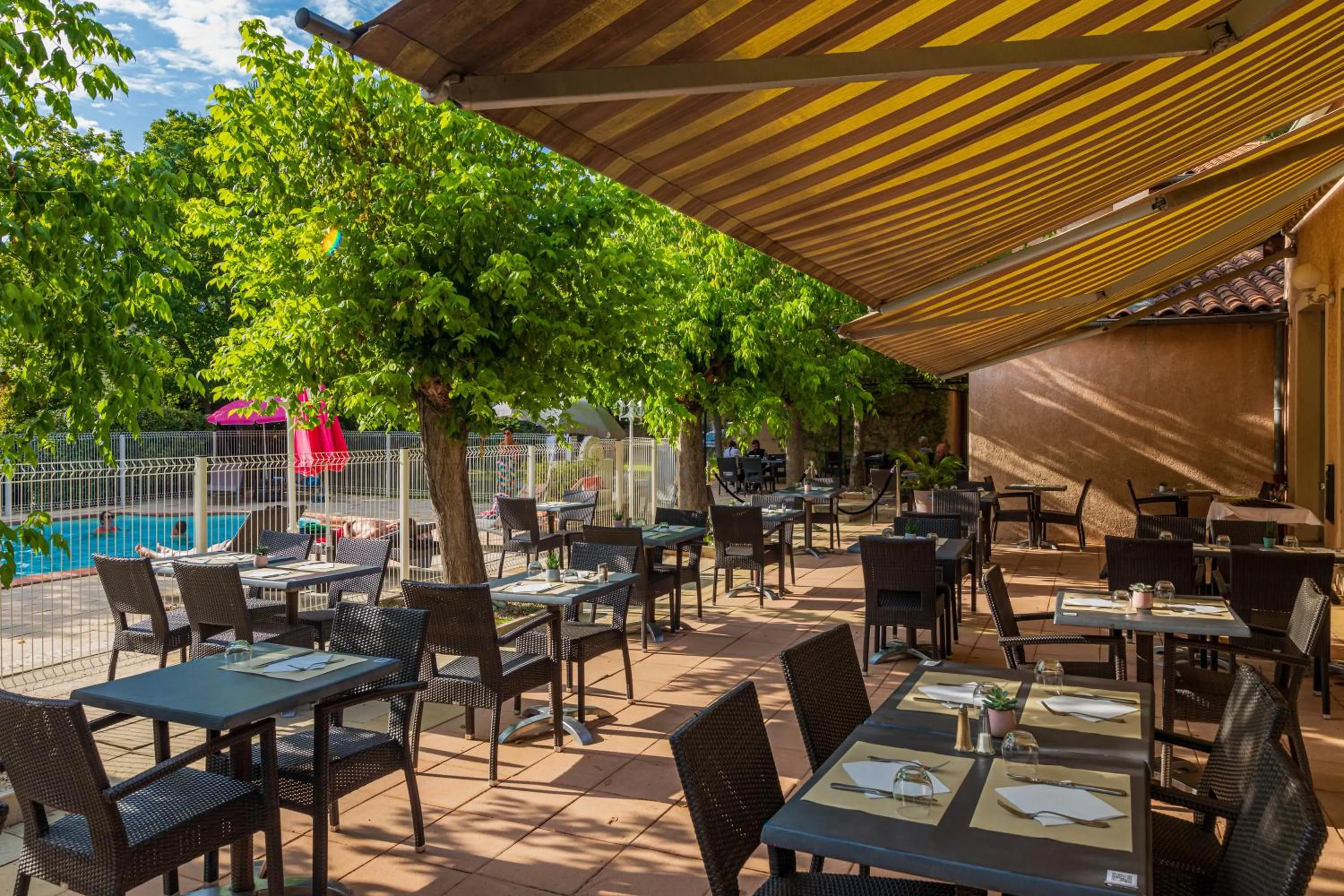 Logis Hotel Noemys pont de l'Etoile