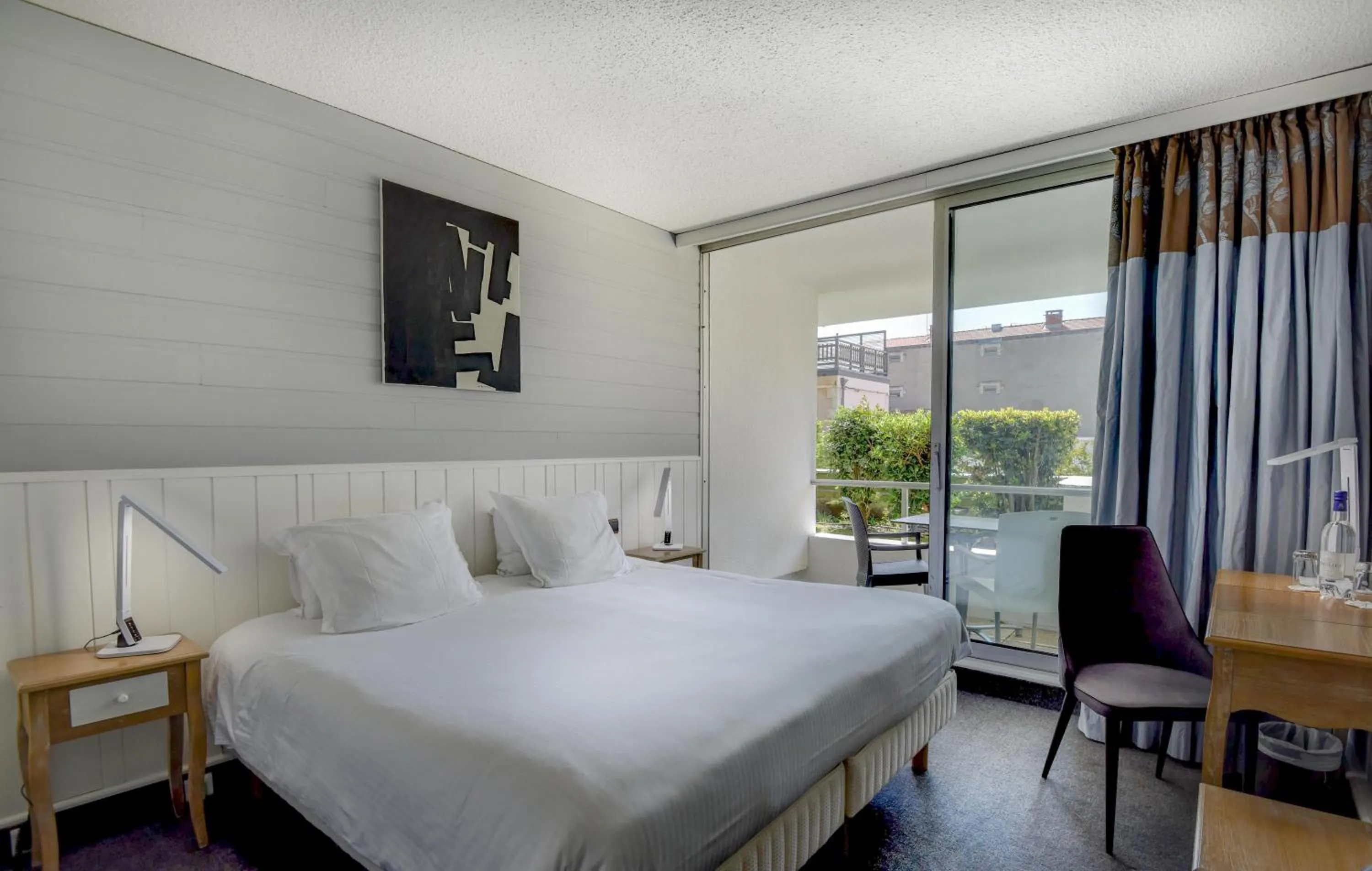 Family Room with Balcony in Hôtel Point France