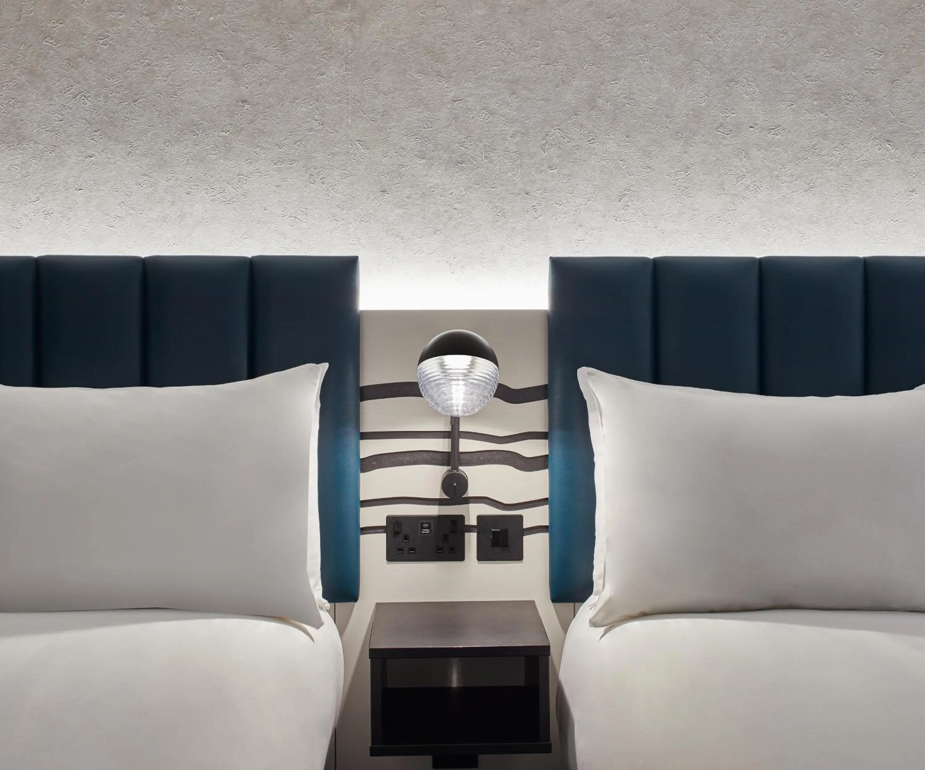 Standard Twin Room in Leonardo Hotel Dublin Christchurch - Formerly Jurys Inn