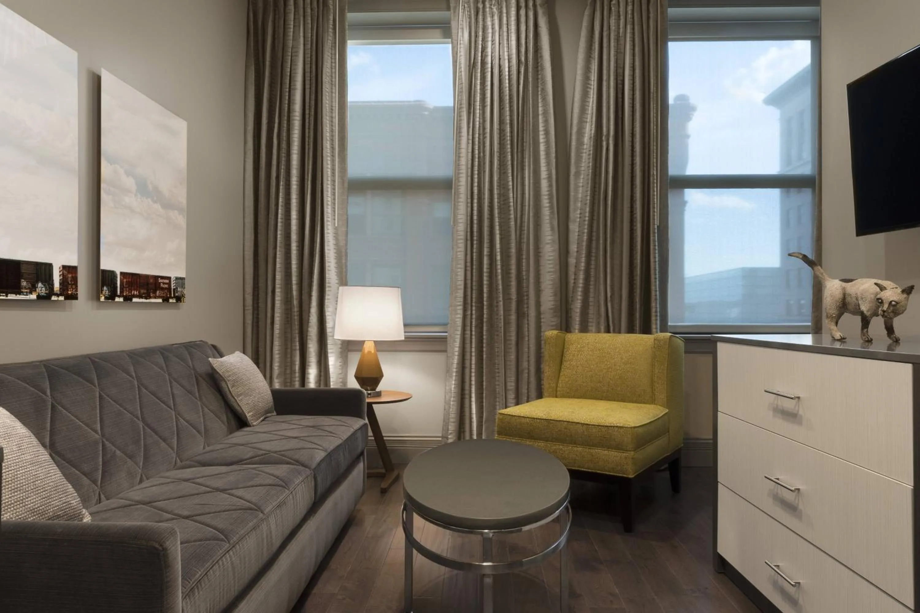 King Suite in The Current Iowa, Autograph Collection