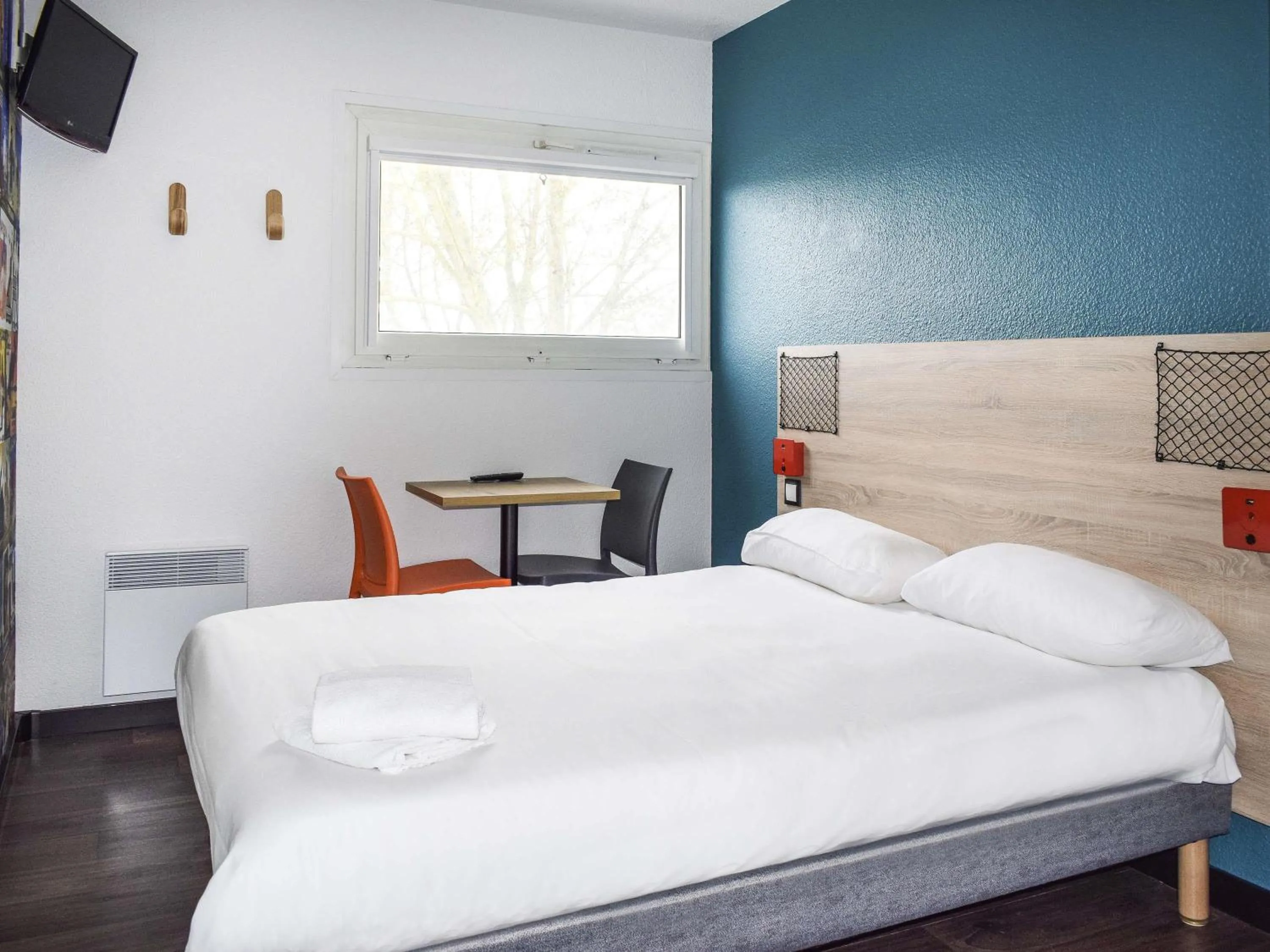 Cabrio Twin Room with Bathroom in HotelF1 Bourges Le Subdray