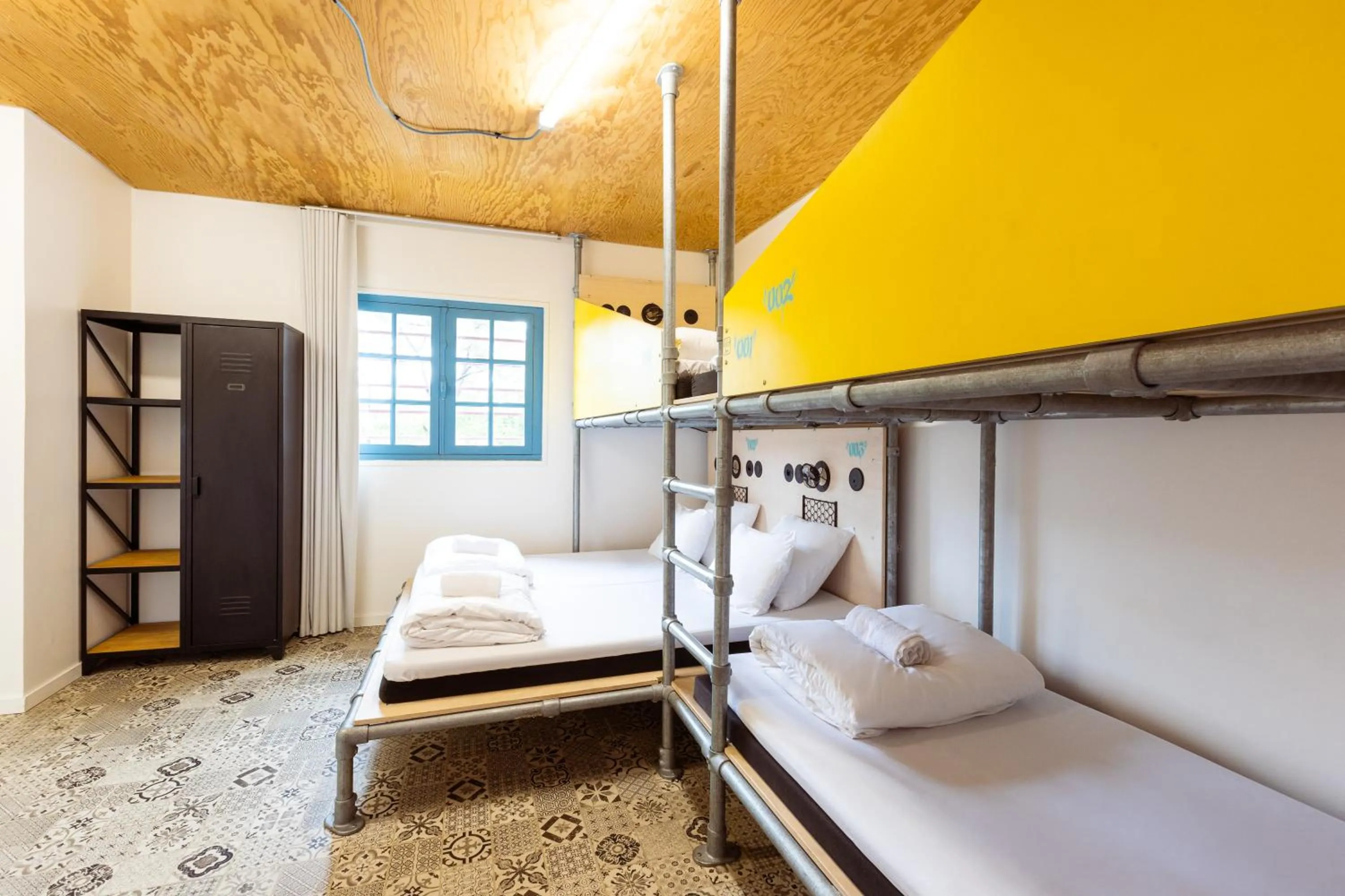 Private Bedroom for 5 people with a bathroom in JO&JOE Hossegor