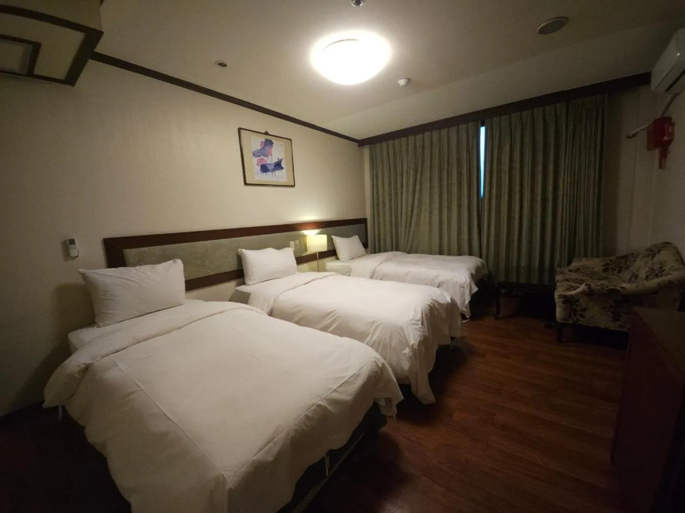 Standard Triple Room in Insadong Crown Hotel