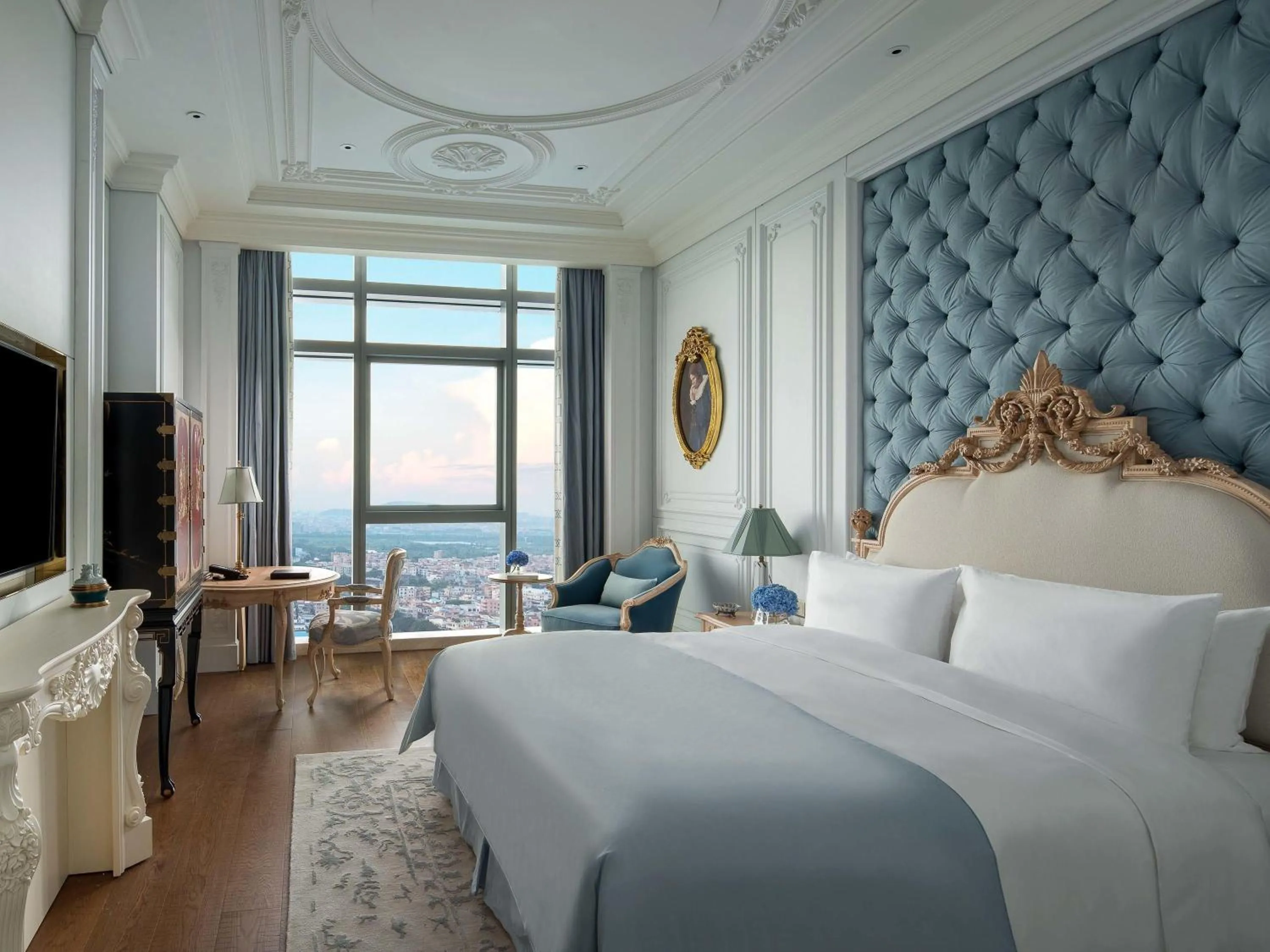 Luxury Room Club Millesime French Style (King bed) in Sofitel Foshan Shunde