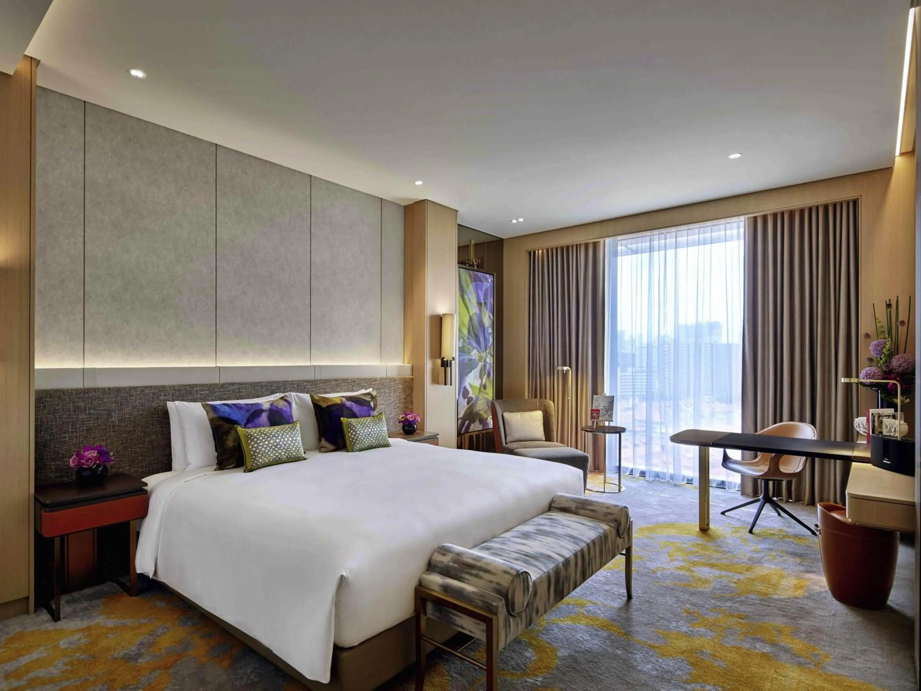 LUXURY PREMIUM ROOM, 1 King Bed, Heritage View, High Floor in Sofitel Singapore City Centre