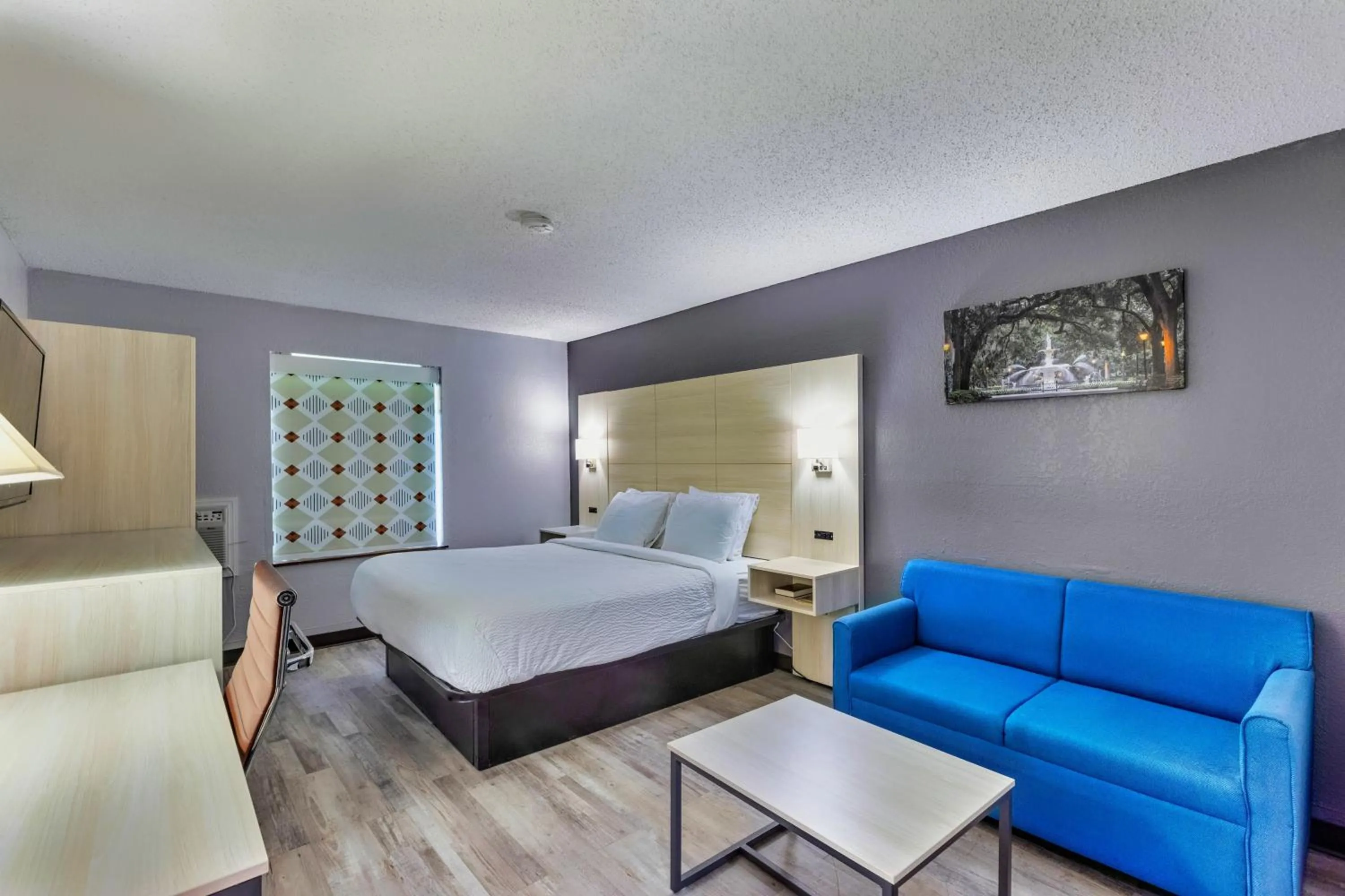Deluxe King Room - Non-Smoking in Days Inn by Wyndham Savannah Gateway I-95