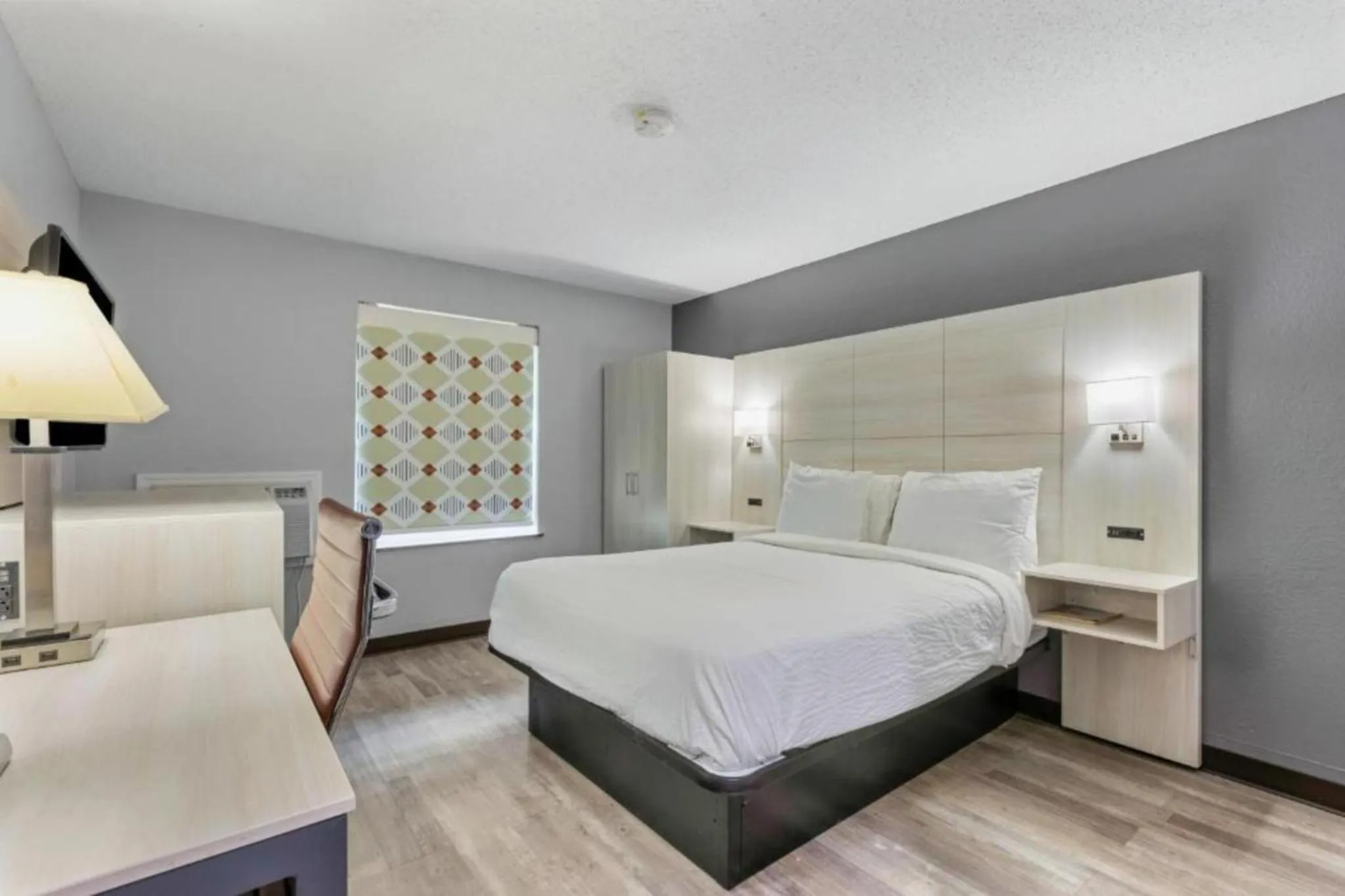 1 Queen Bed, Mobility Accessible Room, Bathtub w/ Grab Bars, Non-Smoking in Days Inn by Wyndham Savannah Gateway I-95