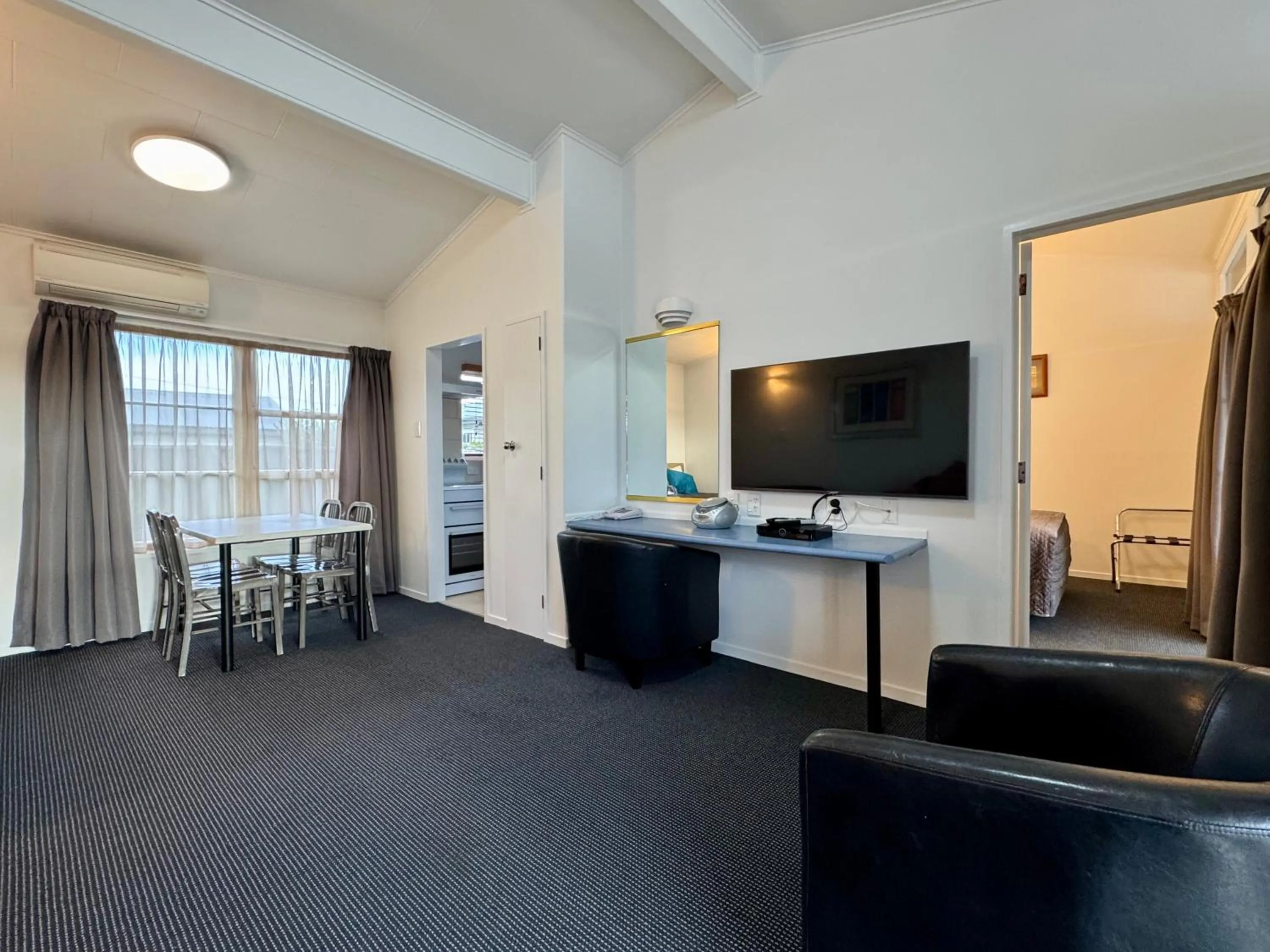 One-Bedroom Apartment in Teal Motor Lodge