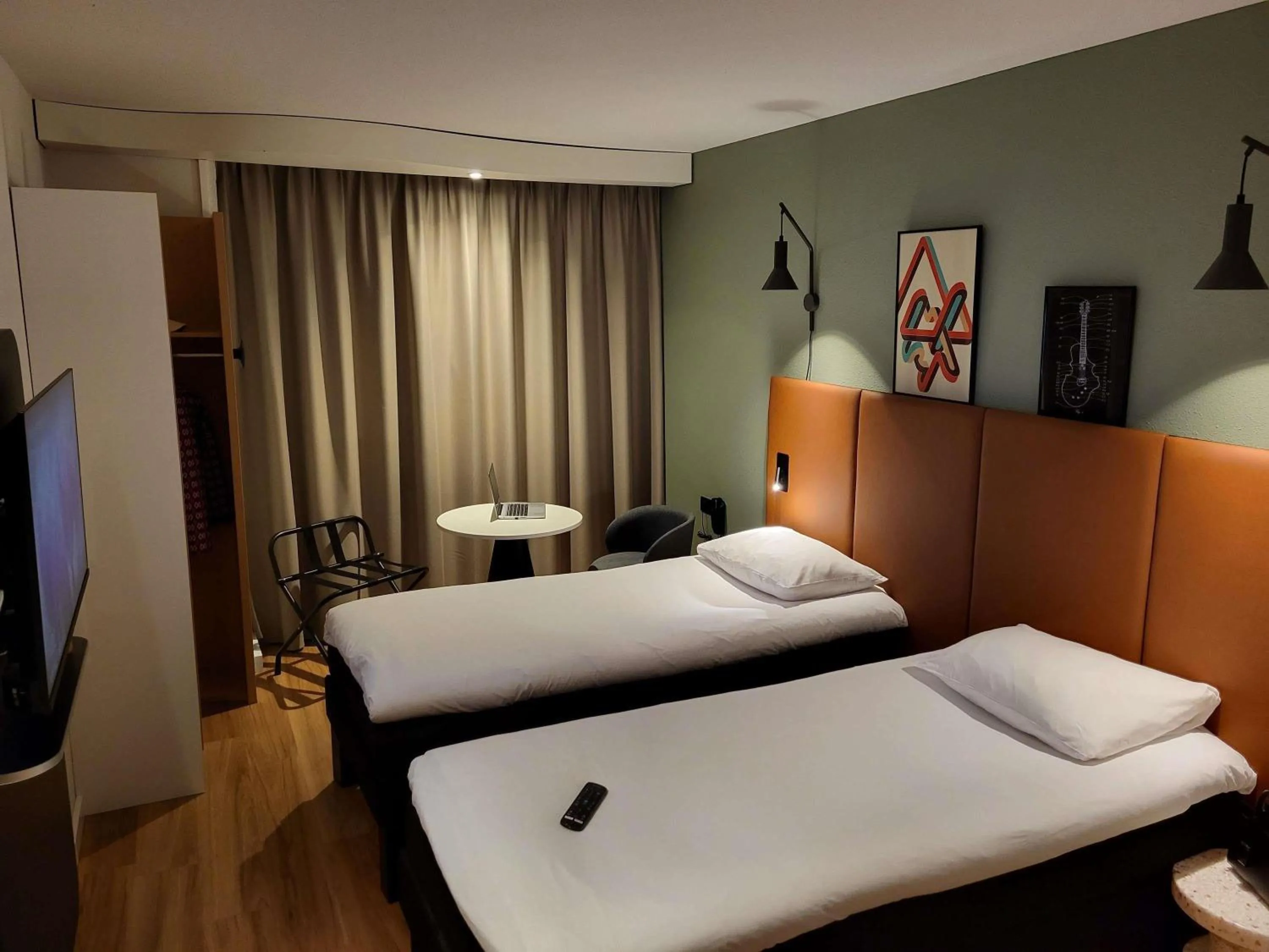 Standard Twin Room in ibis Bayeux Port En Bessin