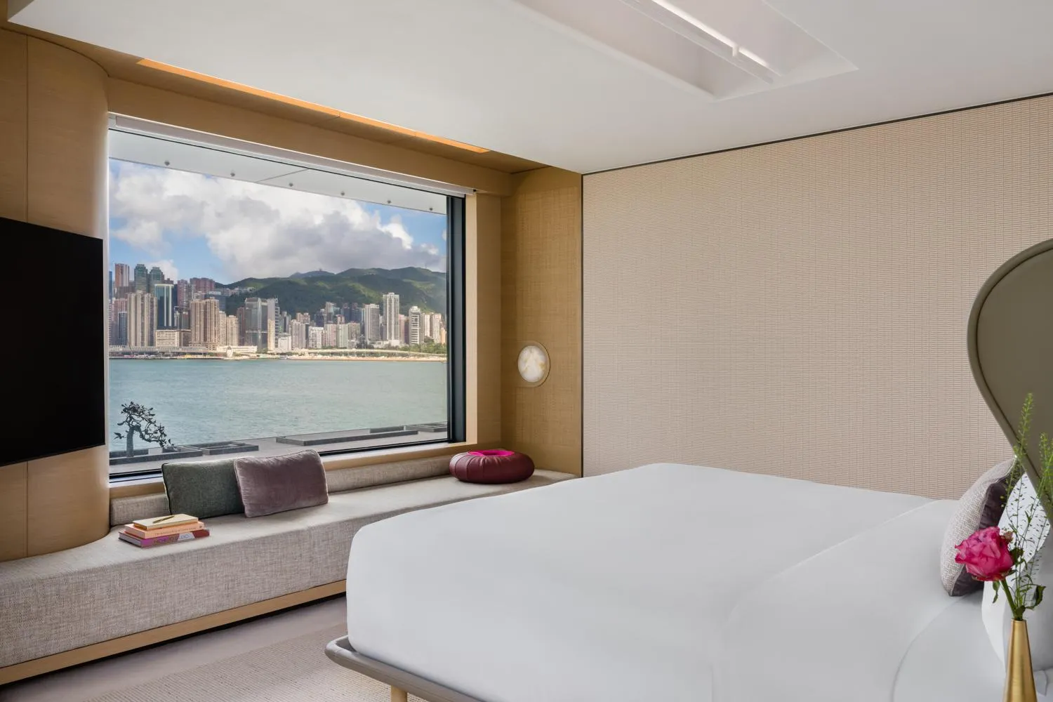 1 King Suite with Sea View - Regent Club Access in Regent Hong Kong