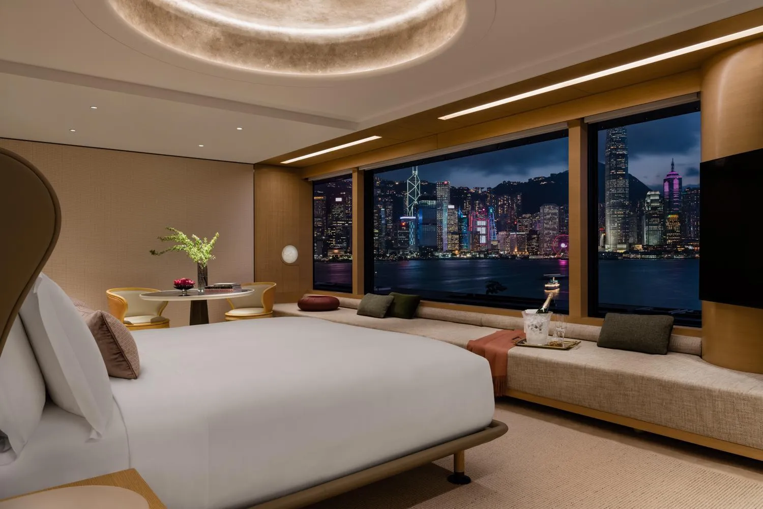 1 King Suite with Harbor View and Daybed - Regent Club Access in Regent Hong Kong