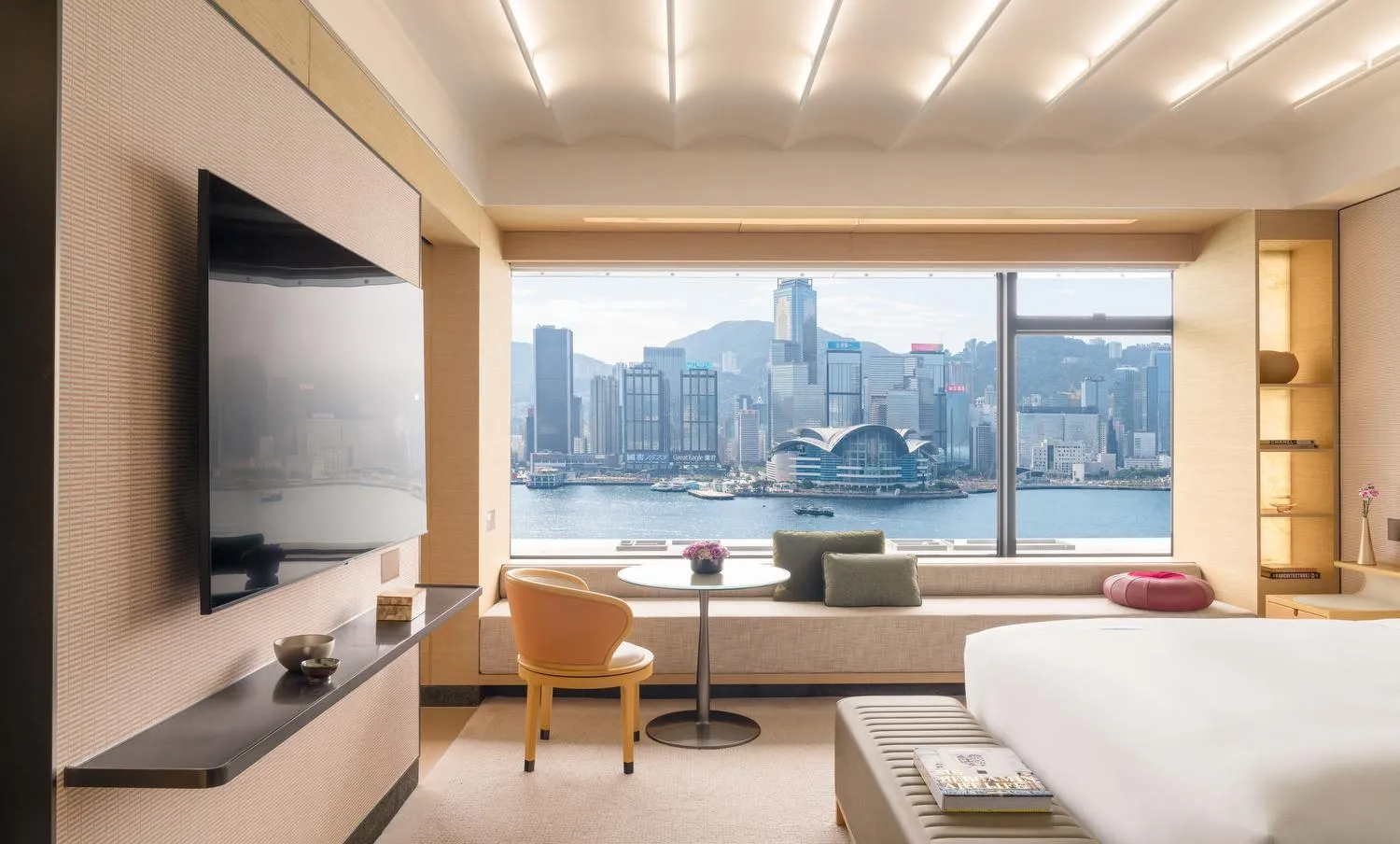 One-Bedroom Suite with Harbor View - High Floor/Club Access in Regent Hong Kong