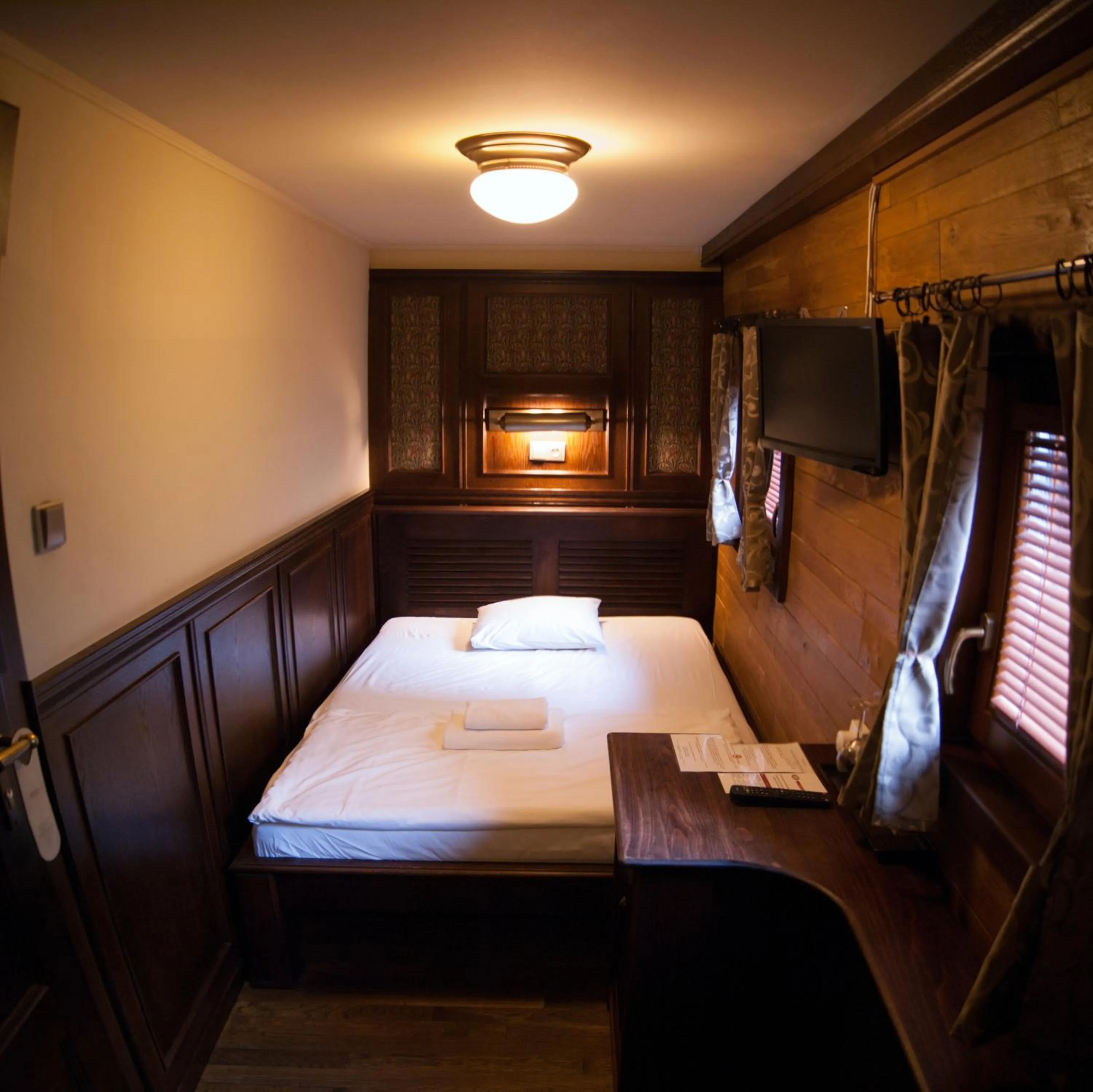 Single Room in Boat Hotel Matylda
