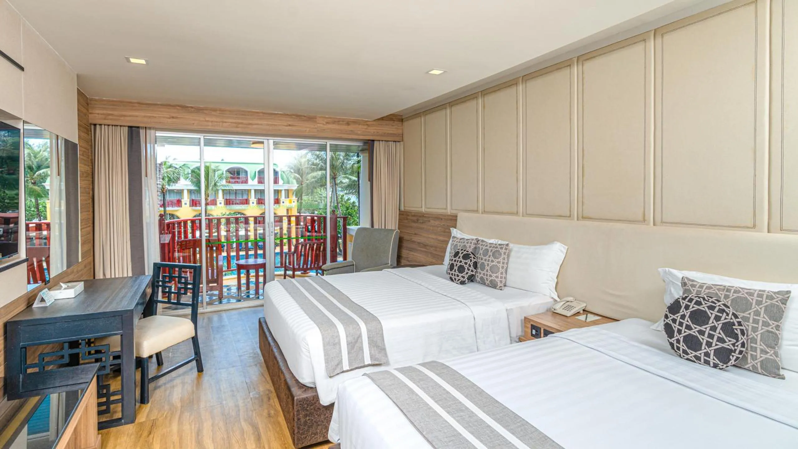 Deluxe Room with Pool View in Phuket Graceland Resort and Spa