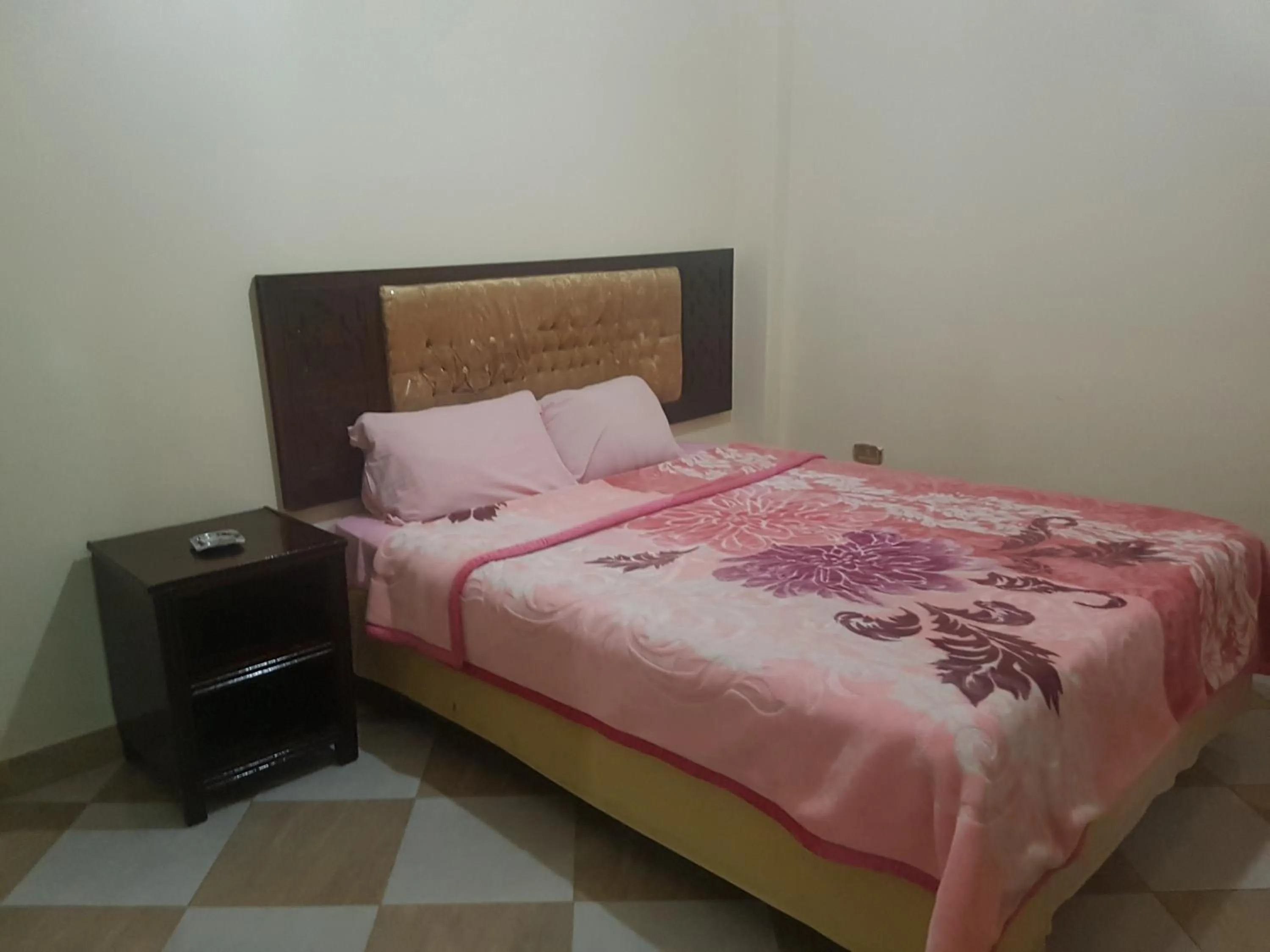 Single Room with Shared Bathroom - single occupancy in Arabian Nights Hostel