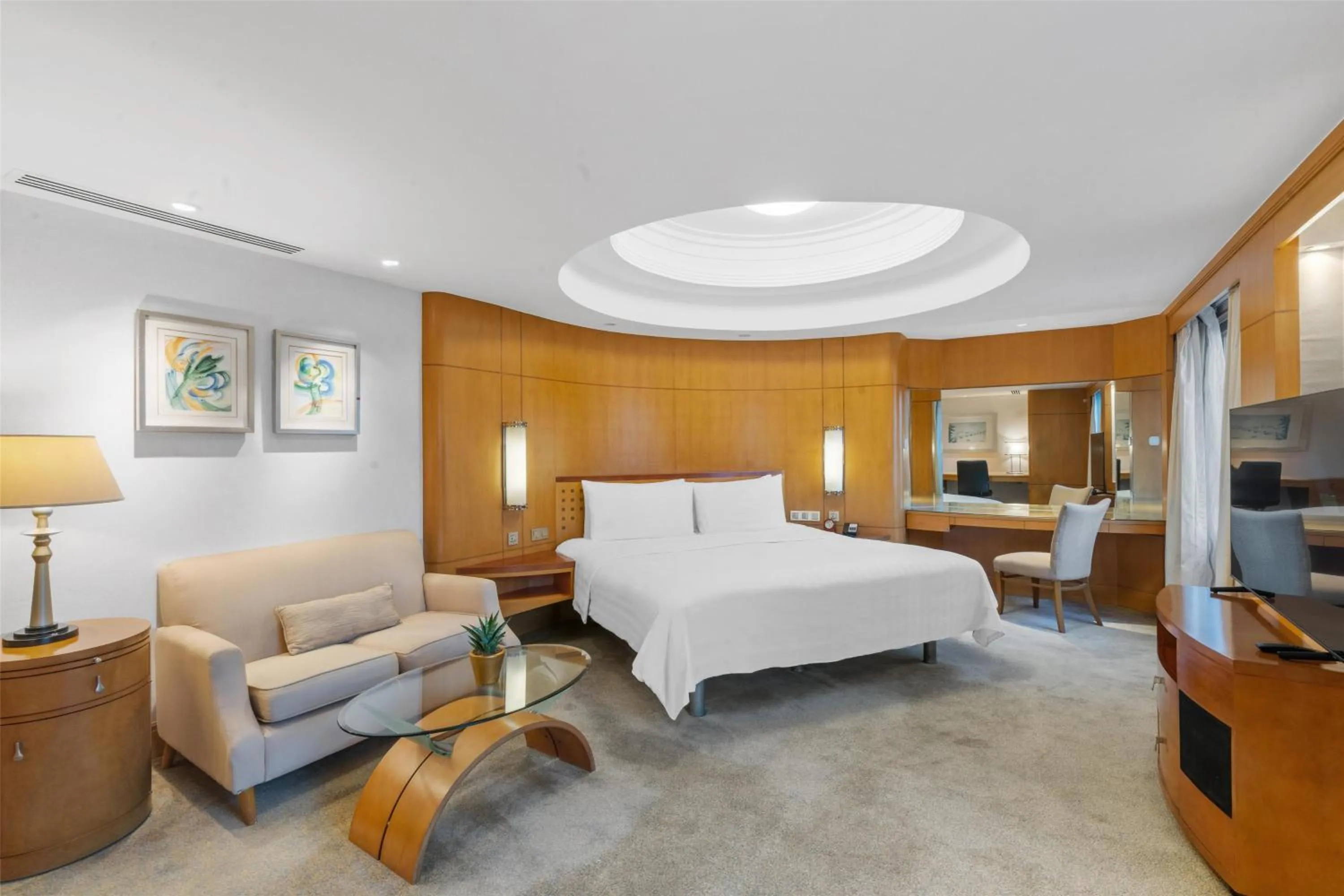 Executive King Room in Makati Shangri-La, Manila