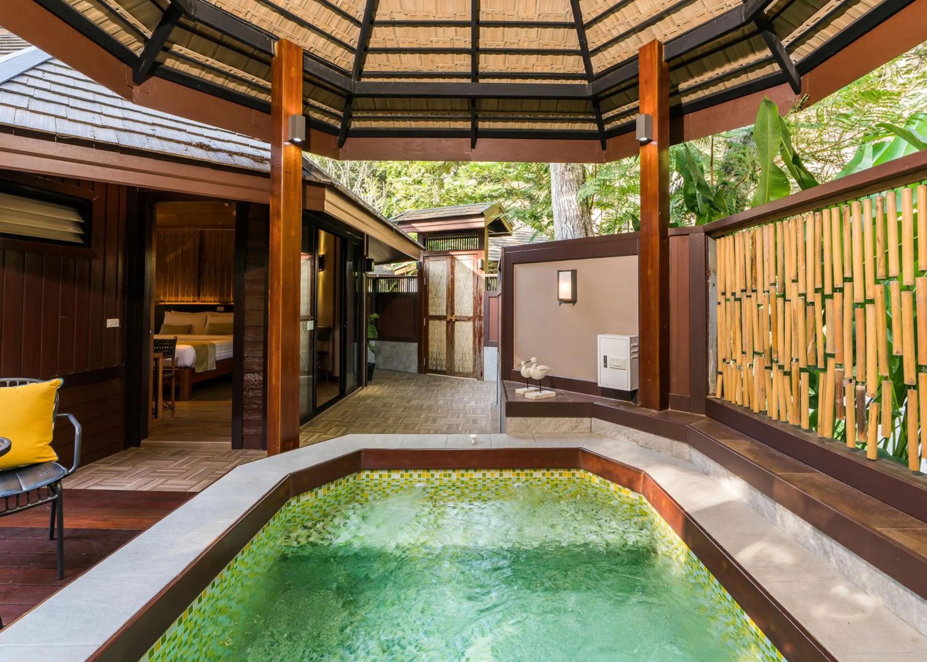 Plunge Pool Jacuzzi Villa in River Kwai Resotel